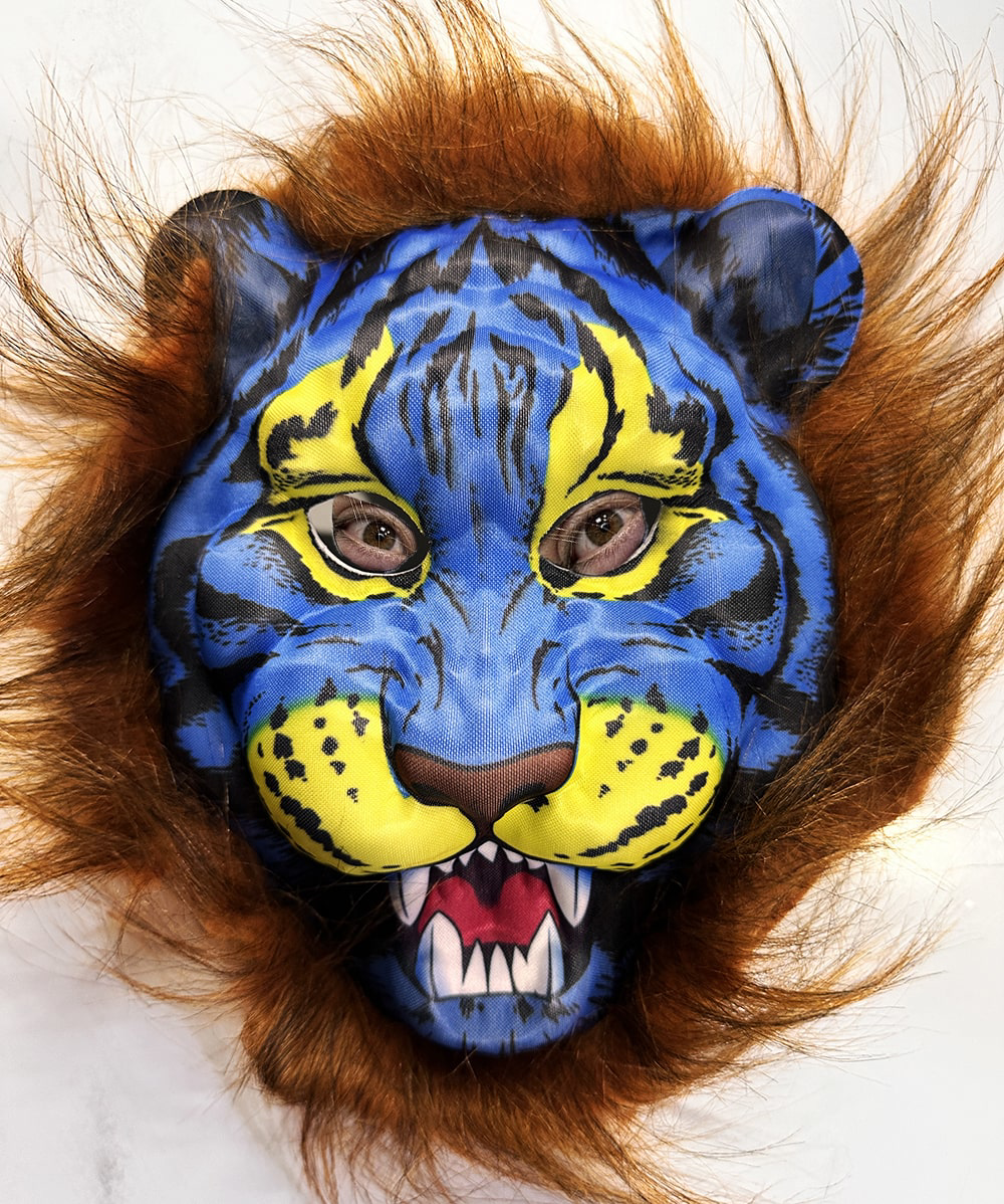 Kahverengi Yeleli Saçlı Mavi Yüzlü Kurt Kaplan Maskesi Mega Peluş Kahverengi Yeleli Saçlı Mavi Yüzlü Kurt Kaplan Maskesi Mega Peluş