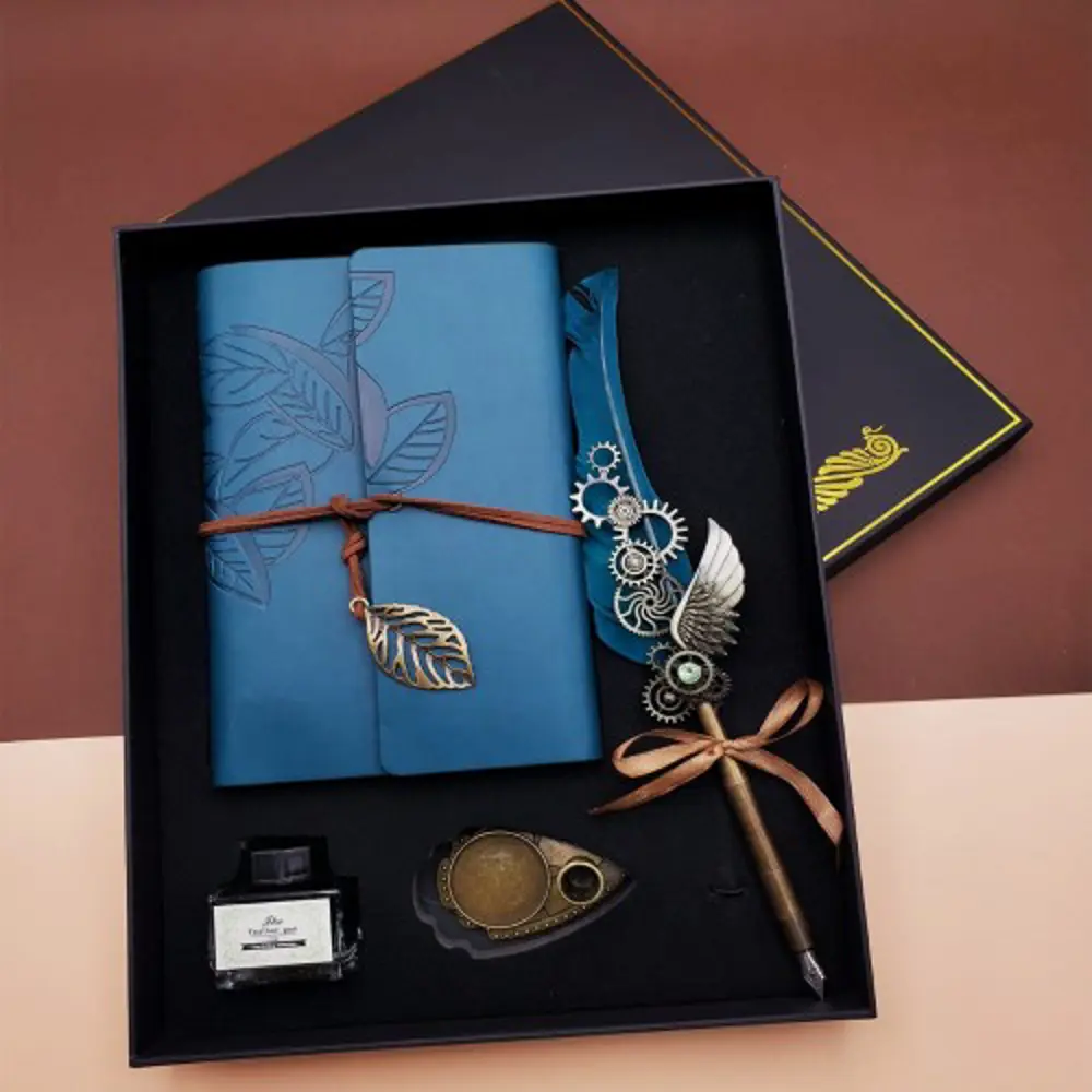 Kaligrafi Kalem Ve Vintage Tasarım Deri Defter