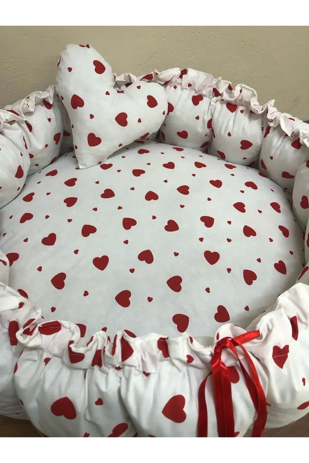 KALP DESENLİ BEBEK YATAĞI , OYUN MİNDERİ KALP DESENLİ BEBEK YATAĞI , OYUN MİNDERİ