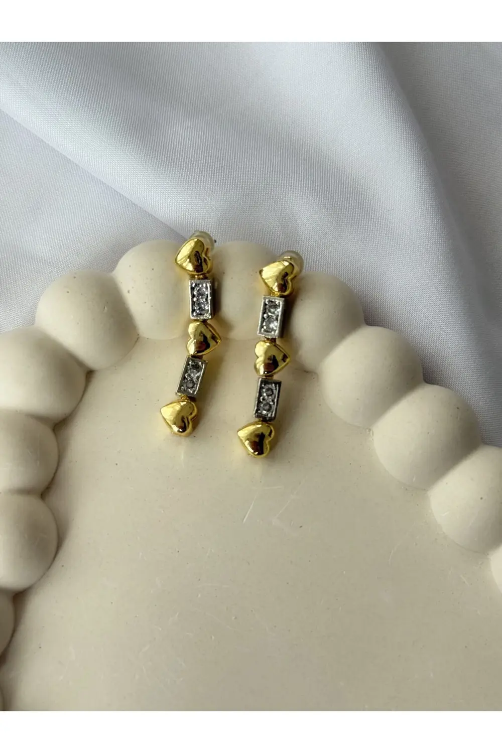 Atelier Emine Kalp Desenli Sallantılı Küpe