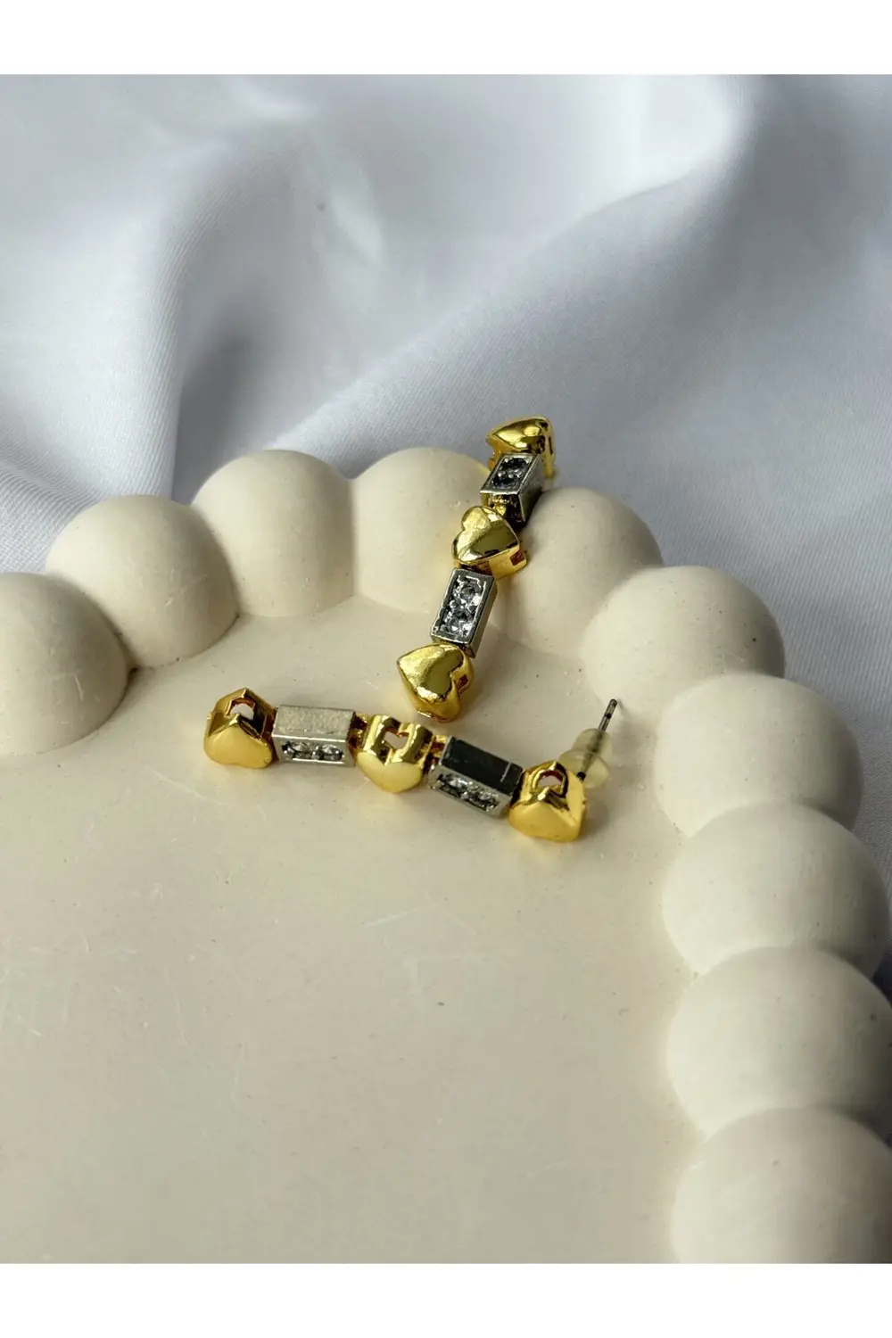 Atelier Emine Kalp Desenli Sallantılı Küpe