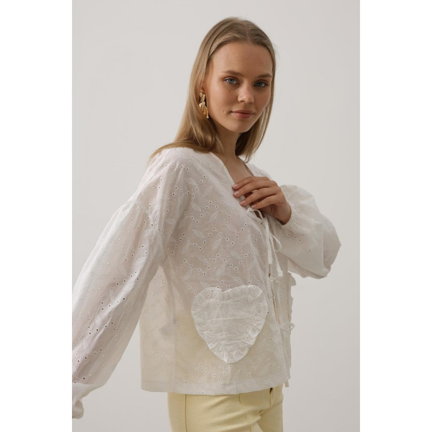 Kalp Detaylı Bağlamalı Lucky Life Kadın Brode Bluz - Beyaz Kalp Detaylı Bağlamalı Lucky Life Kadın Brode Bluz - Beyaz