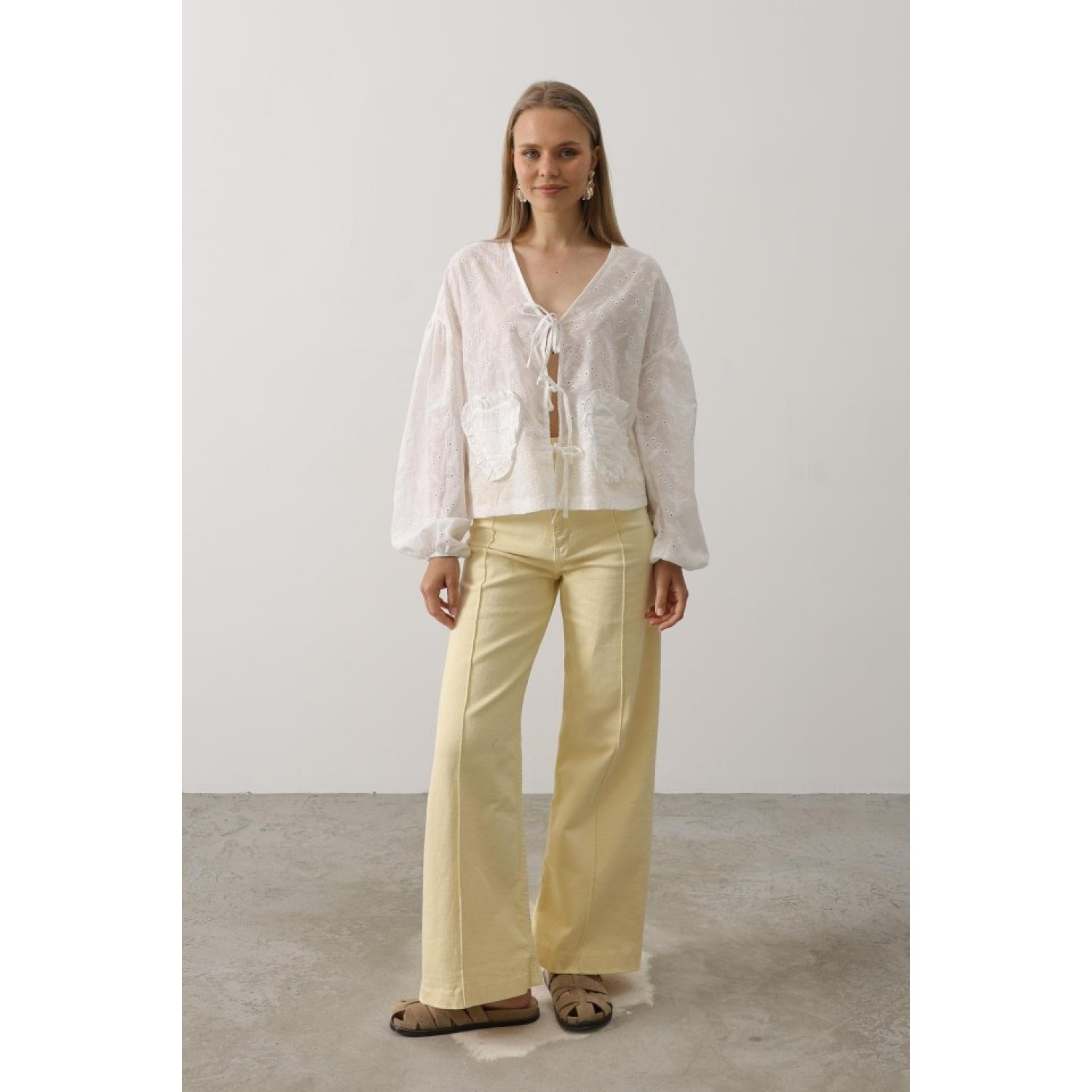 Kalp Detaylı Bağlamalı Lucky Life Kadın Brode Bluz - Beyaz Kalp Detaylı Bağlamalı Lucky Life Kadın Brode Bluz - Beyaz