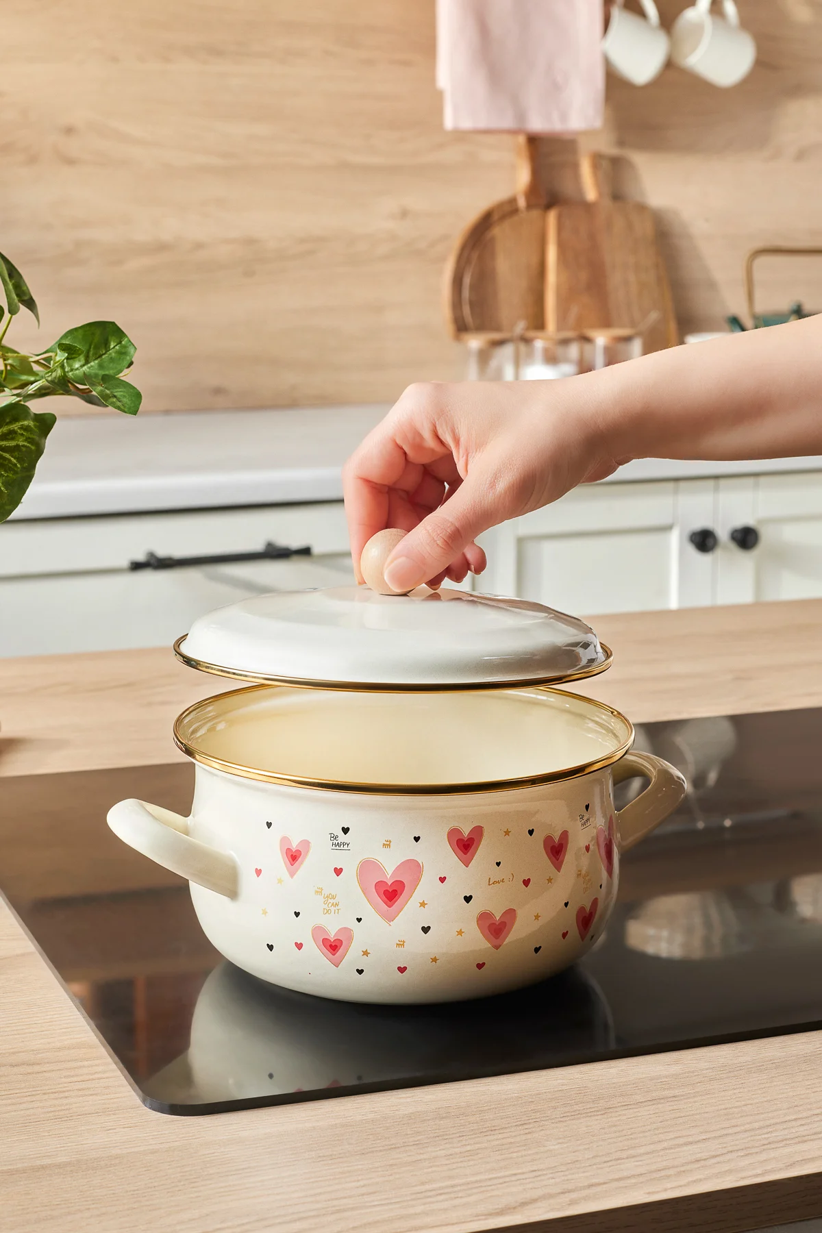Kalp Detaylı Pink Love Emaye Tencere 18 cm
