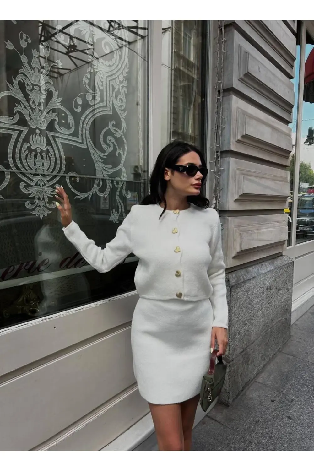 KALP DÜĞMELİ ETEKLİ TRİKO TAKIM GECENİN YILDIZI