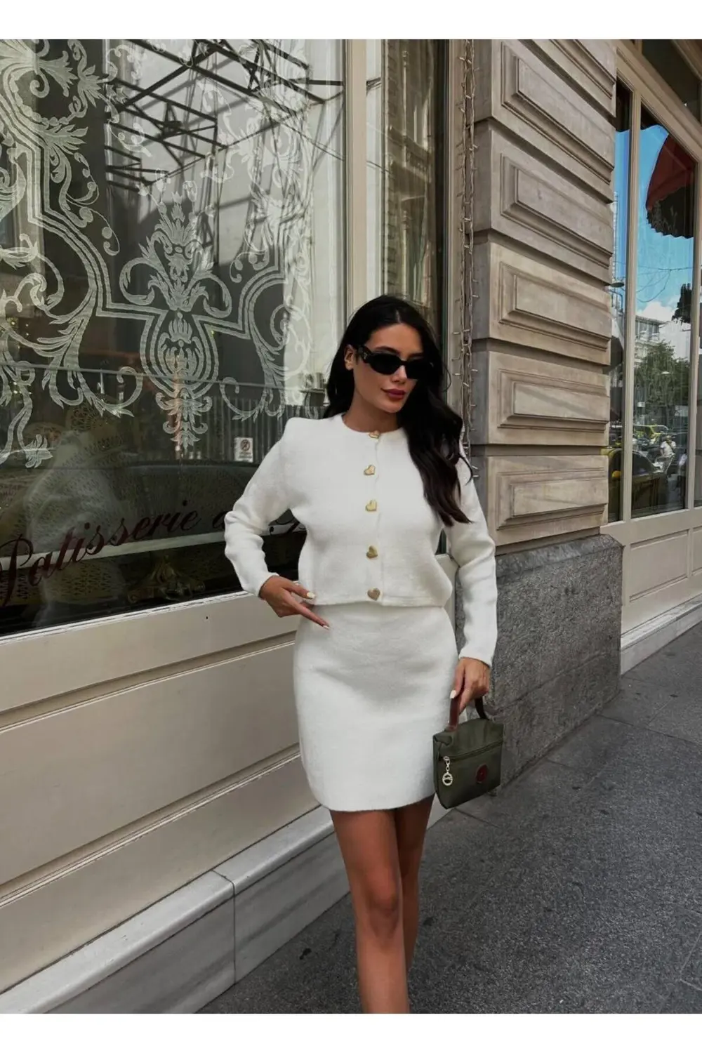 KALP DÜĞMELİ ETEKLİ TRİKO TAKIM GECENİN YILDIZI