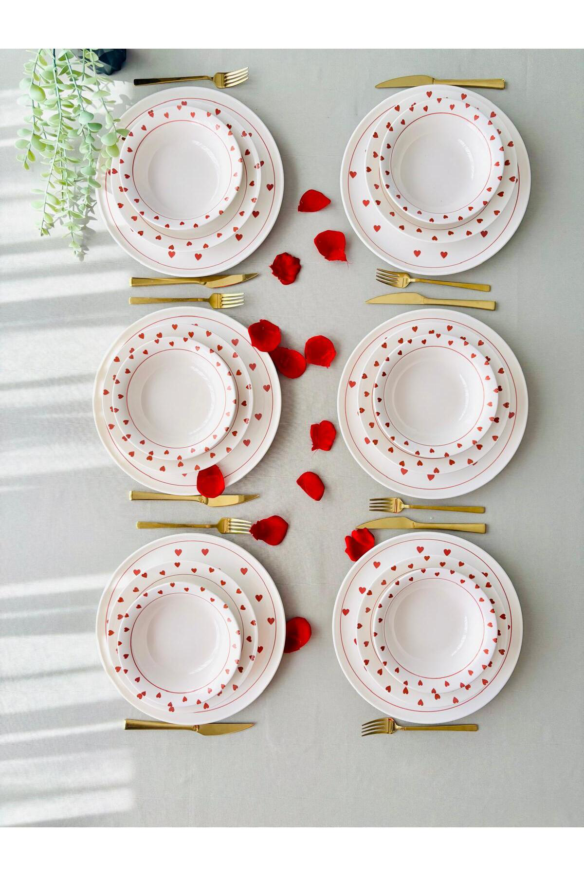 Kalp Model 6 Kişilik 18 Parça Yemek Takımı (Kırmızı)