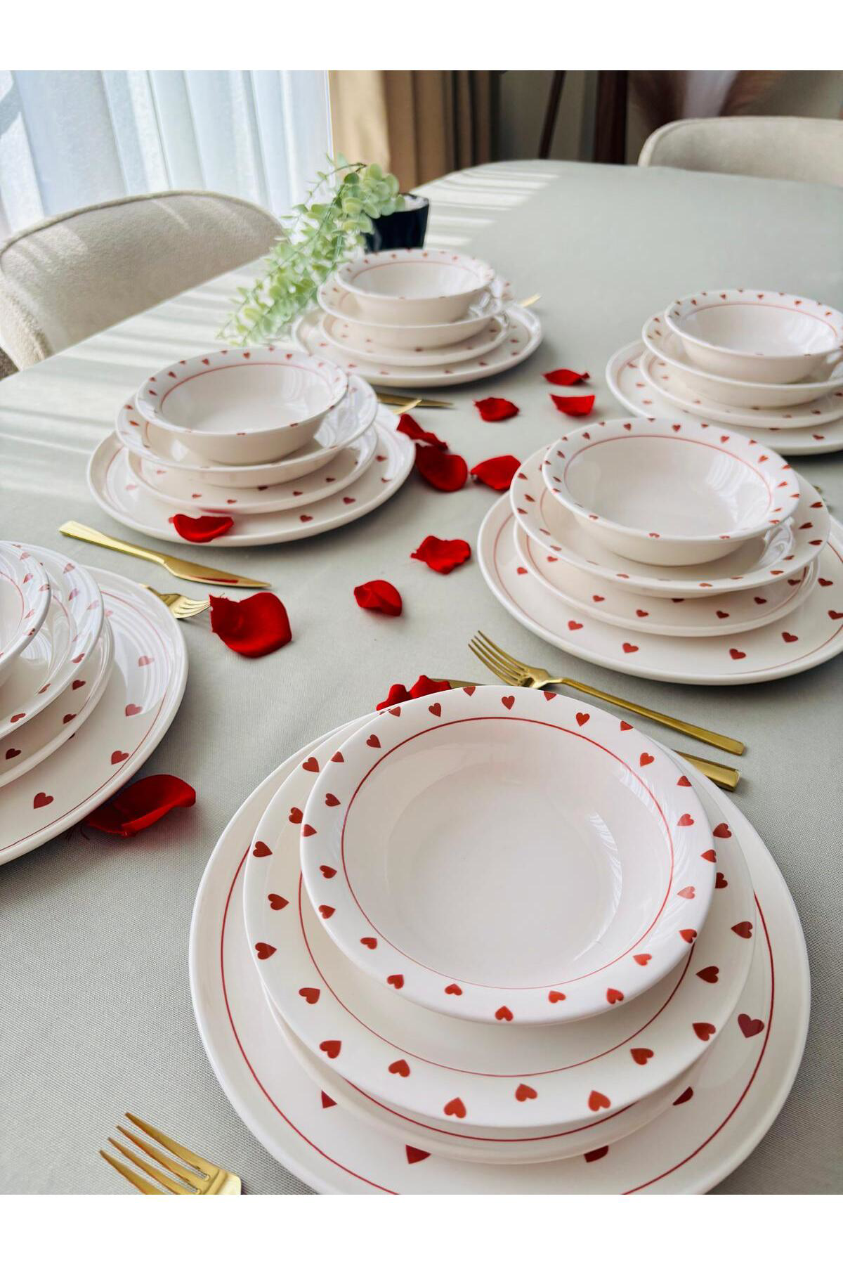 Kalp Model 6 Kişilik 24 Parça Yemek Takımı (Kırmızı)