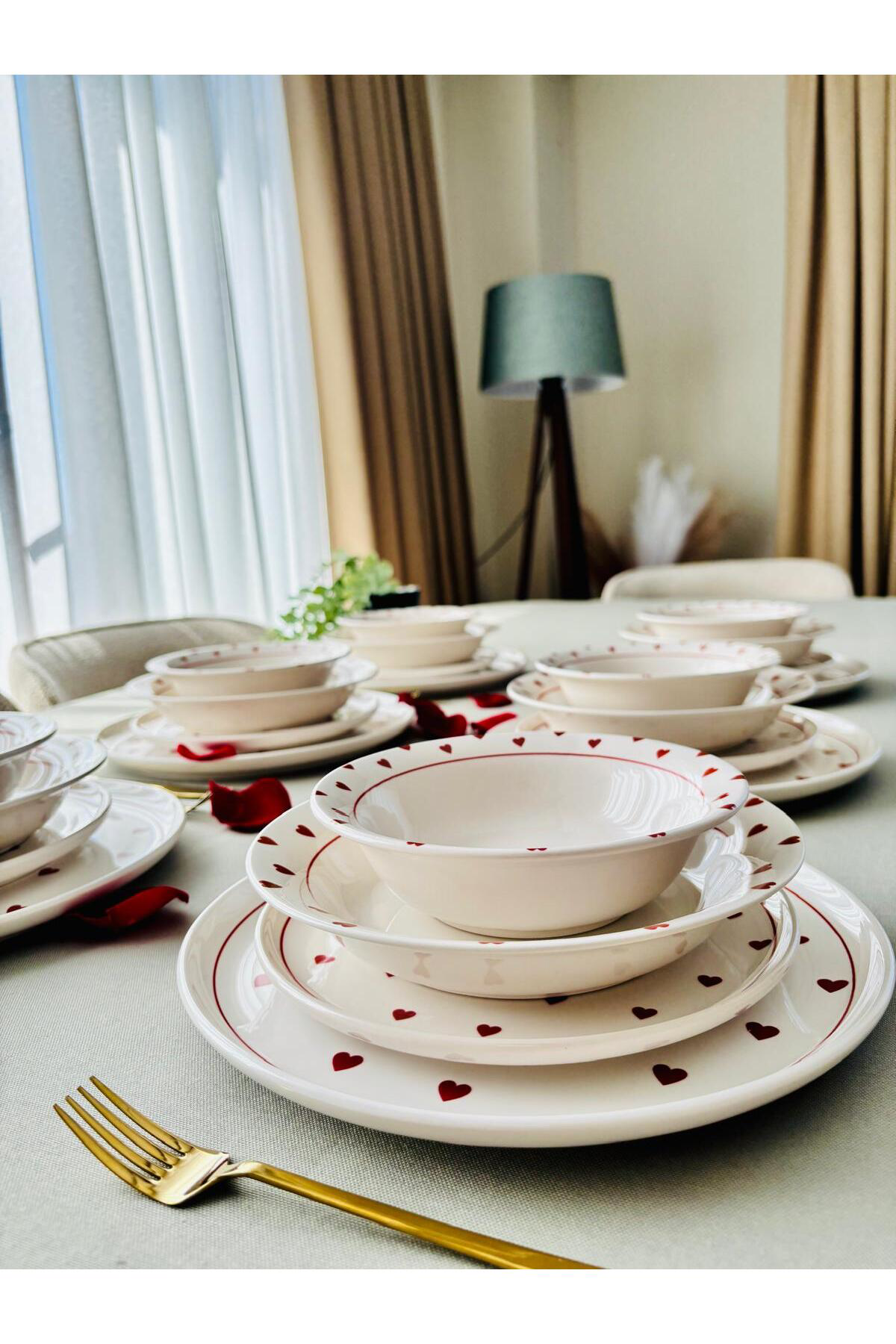 Kalp Model 6 Kişilik 24 Parça Yemek Takımı (Kırmızı)