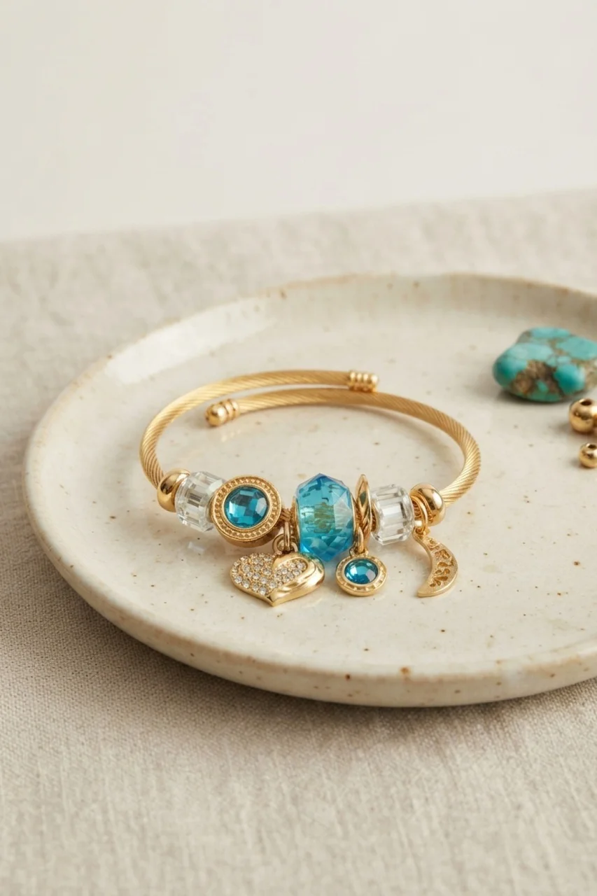 Kalp Model Gold Renk Mavi Charmlı Bileklik - Lisinya Diğer
