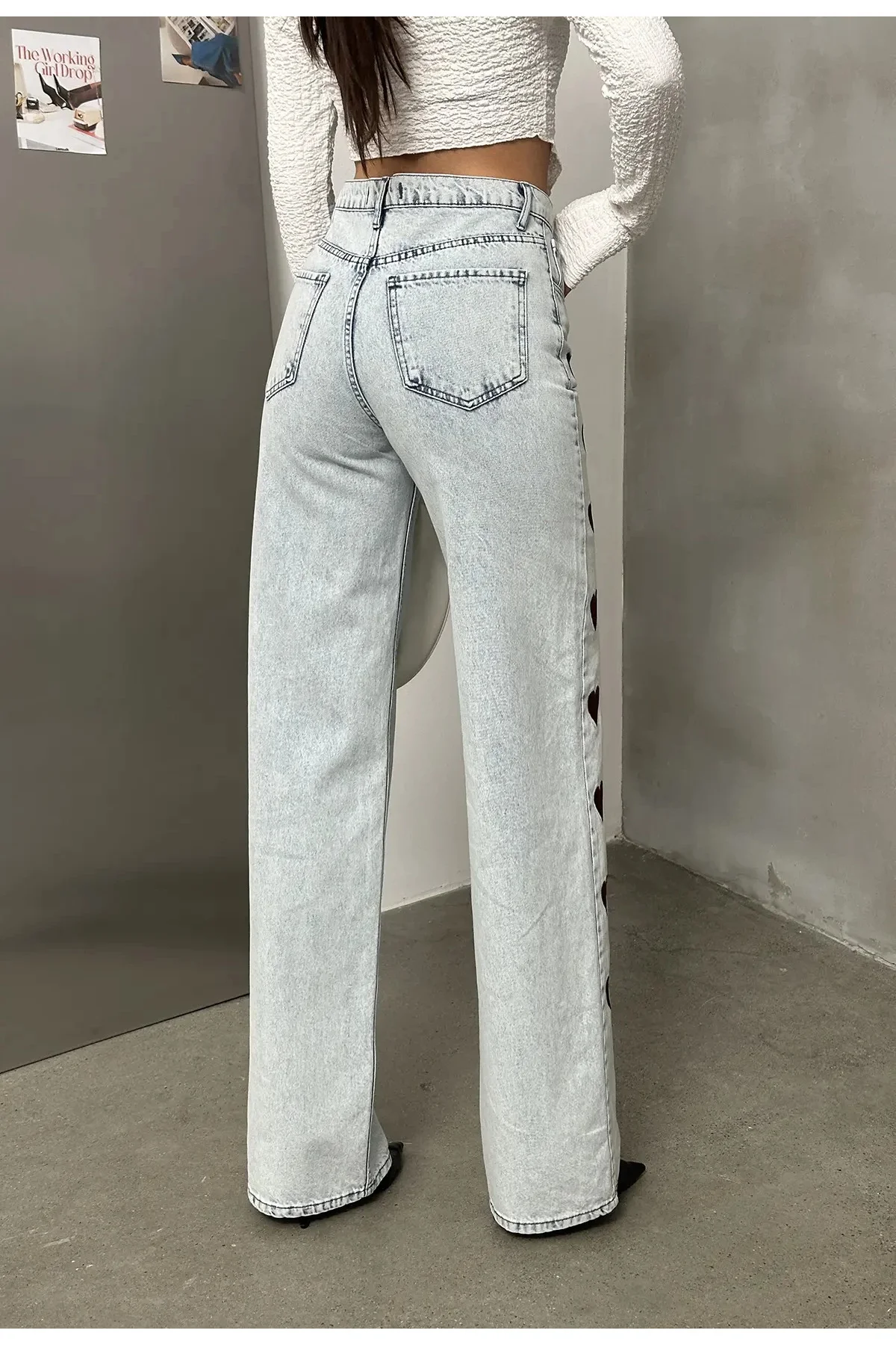 Kalp Nakışlı Mavi Yıkamalı Baggy Jean