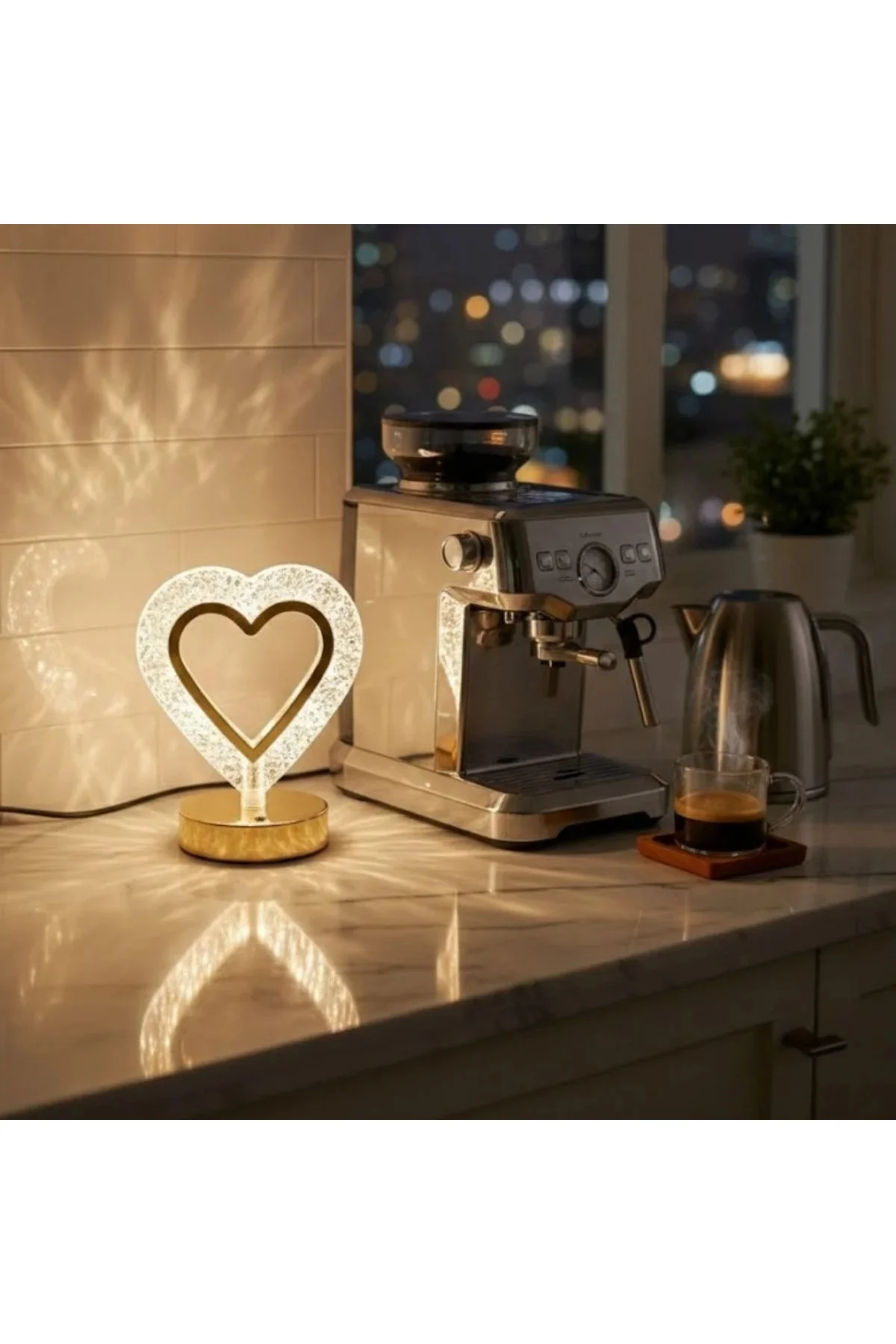 Kalp Şeklinde Kristal LED Masa Lambası – Dokunmatik, 3 Renk Işık Modlu, Şarjlı Mini Dekoratif Gece L Kalp Şeklinde Kristal LED Masa Lambası – Dokunmatik, 3 Renk Işık Modlu, Şarjlı Mini Dekoratif Gece L