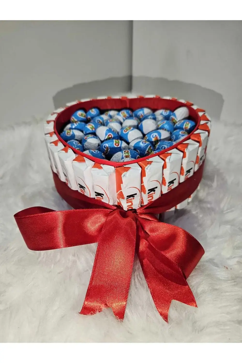 Kalpli Kinder Çikolata Sepeti