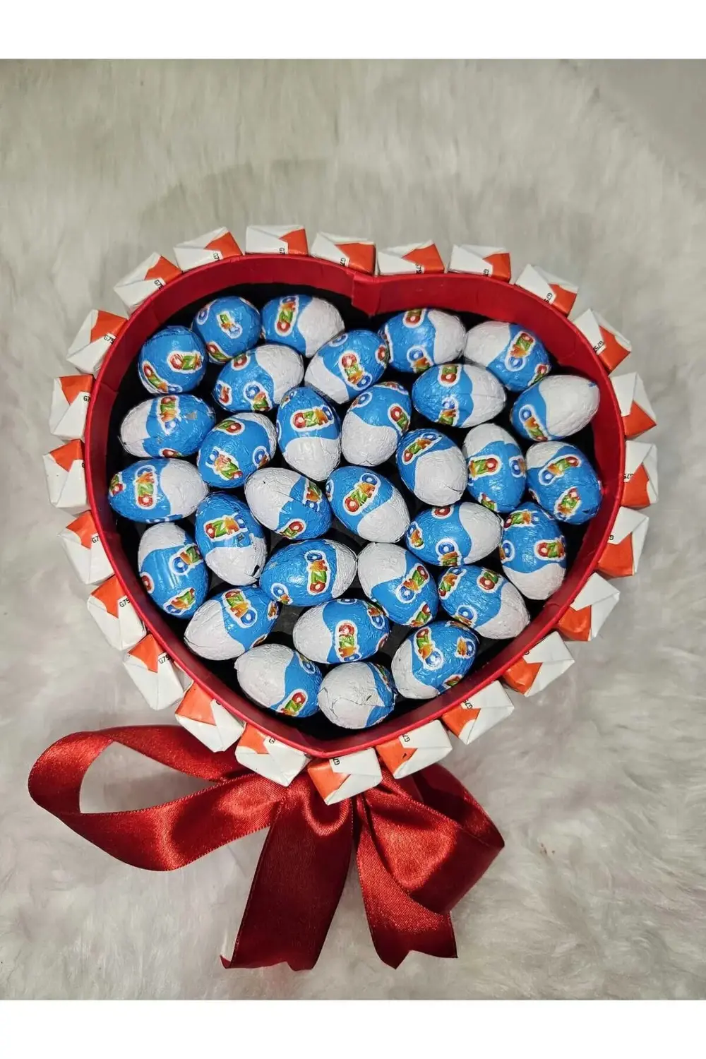 Kalpli Kinder Çikolata Sepeti