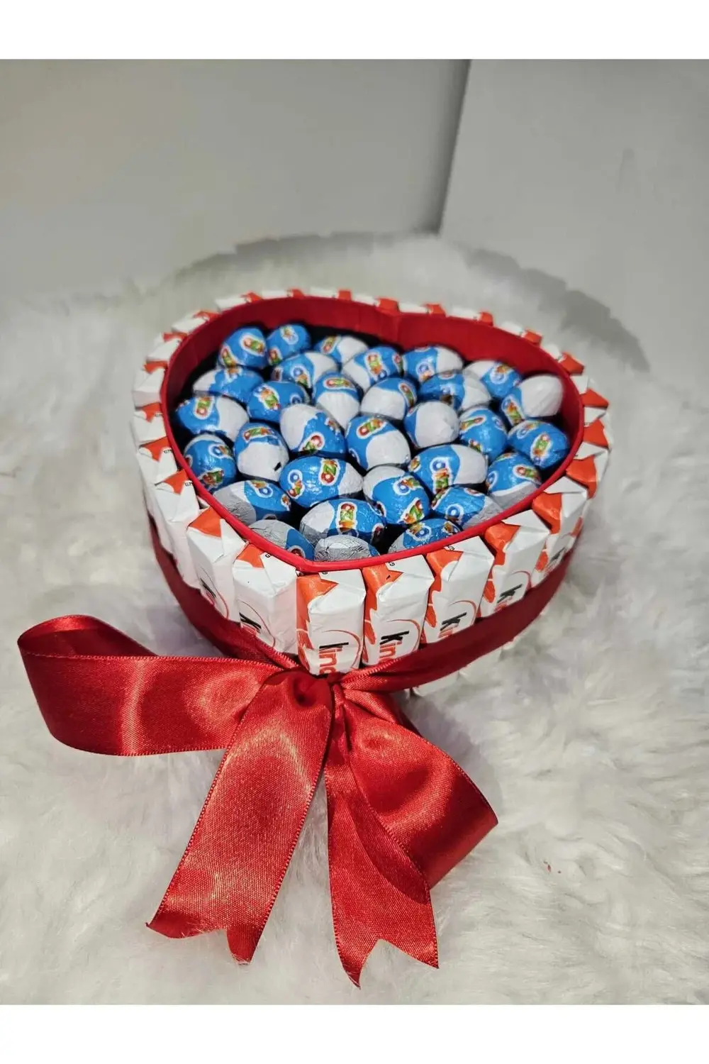 Kalpli Kinder Çikolata Sepeti