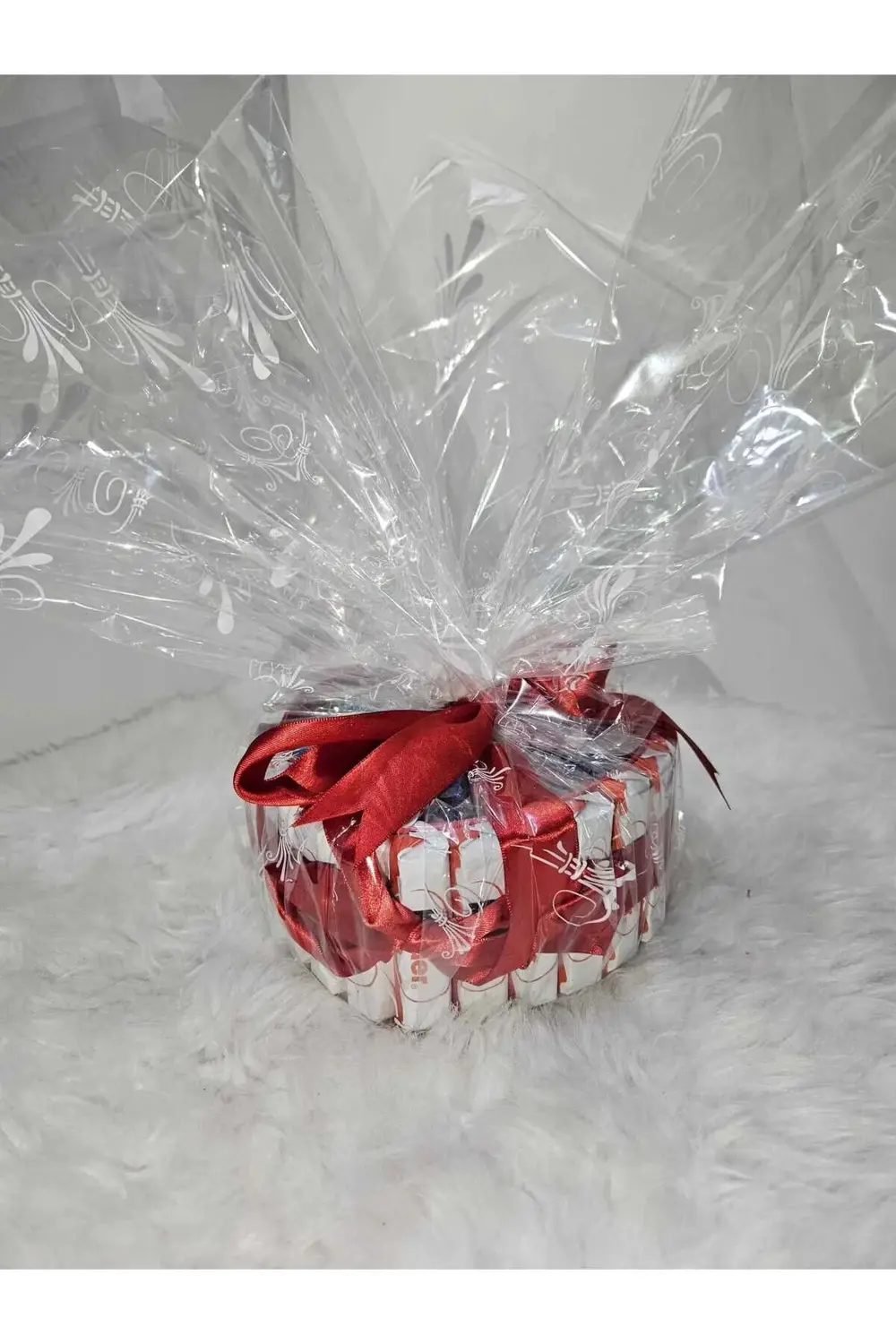 Kalpli Kinder Çikolata Sepeti