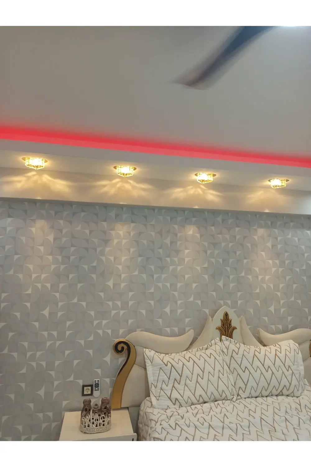 Kalpli spot özel tasarım Gold lazer kesim apex