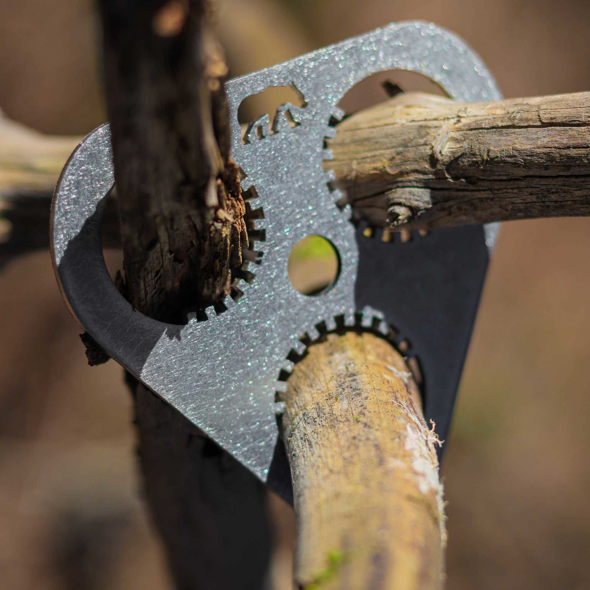 Kamp Ayisi ® Woodplus™ Ayarlanabilir Karabinali Zincirli Üç Ayak A Kamp Ayisi ® Woodplus™ Ayarlanabilir Karabinali Zincirli Üç Ayak A