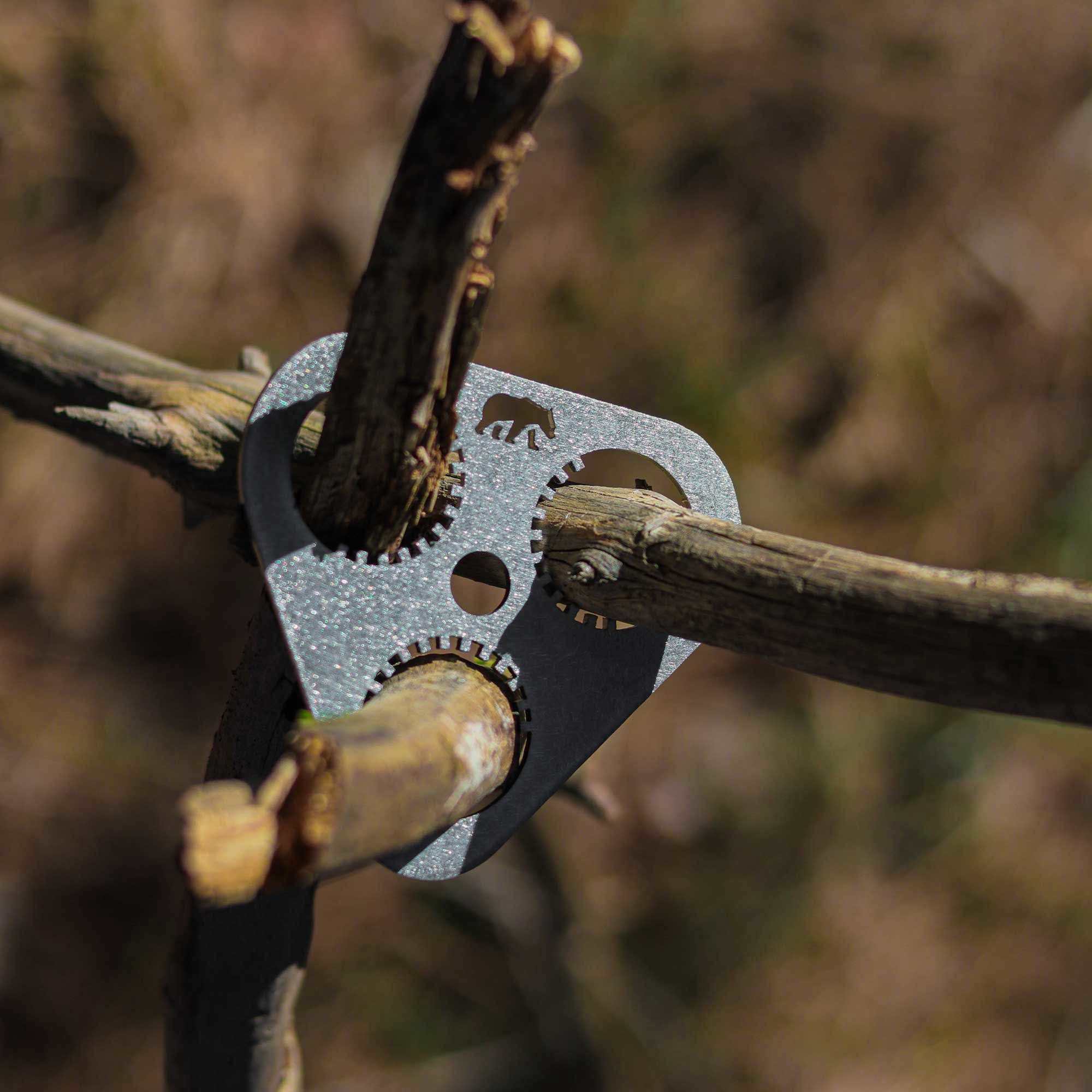 Kamp Ayisi ® Woodplus™ Ayarlanabilir Karabinali Zincirli Üç Ayak A Kamp Ayisi ® Woodplus™ Ayarlanabilir Karabinali Zincirli Üç Ayak A