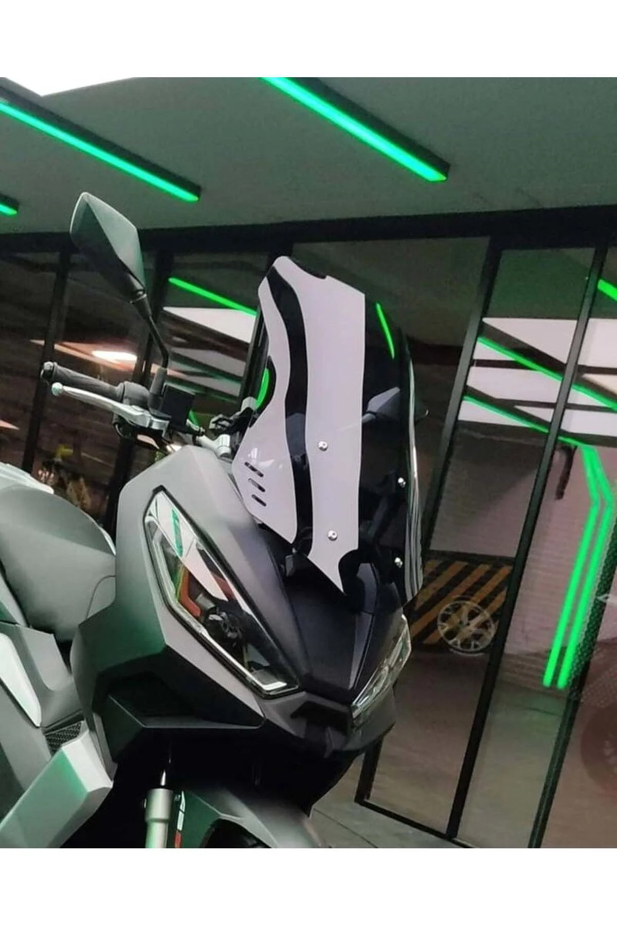 Kanuni Seha 125 Ön Cam 2022-2026 Model 55cm Siyah Renkli 4mm KISA