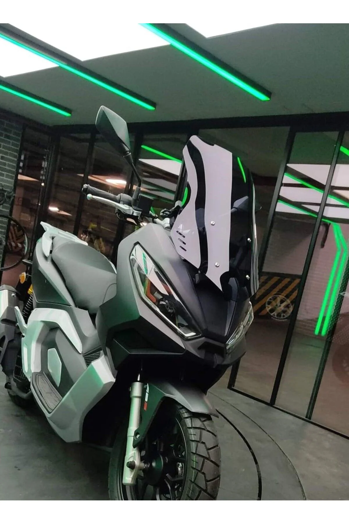 Kanuni Seha 125 Ön Cam 2022-2026 Model 55cm Siyah Renkli 4mm KISA