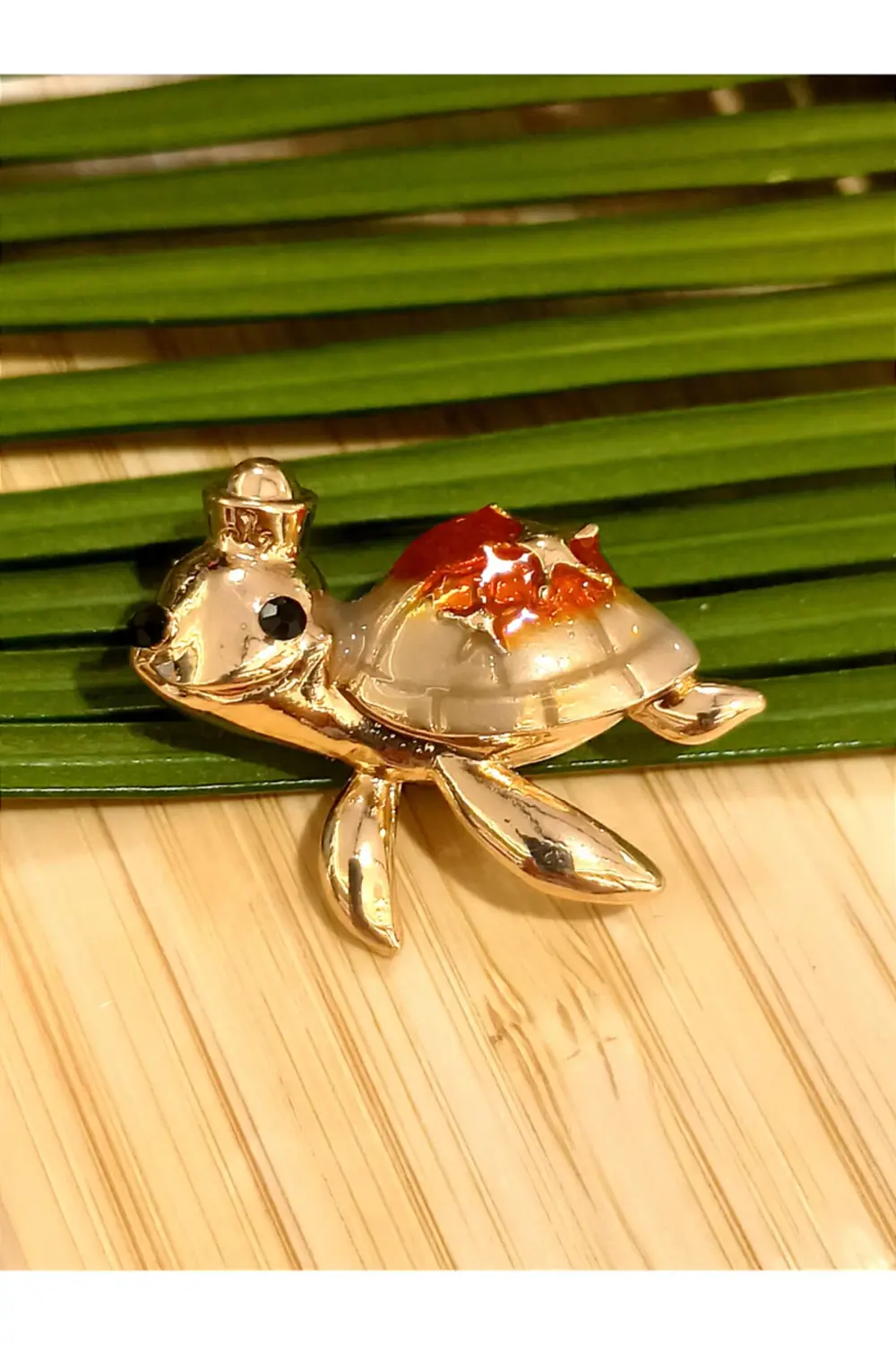 Kaplumbağa Figürlü Broş