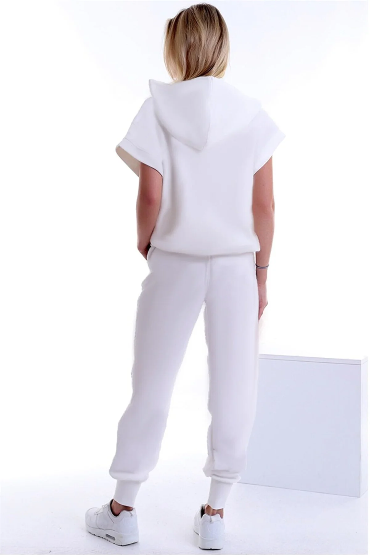 Kapüşonlu Cepli Kısa Kol Sweat Cepli Bel Büzgülü Pantolon Takım Kapüşonlu Cepli Kısa Kol Sweat Cepli Bel Büzgülü Pantolon Takım