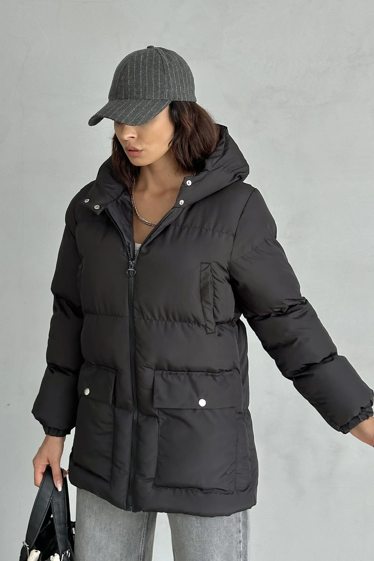 Kapüşonlu Oversize Kadın Siyah Şişme Mont - 4 Cep Detaylı