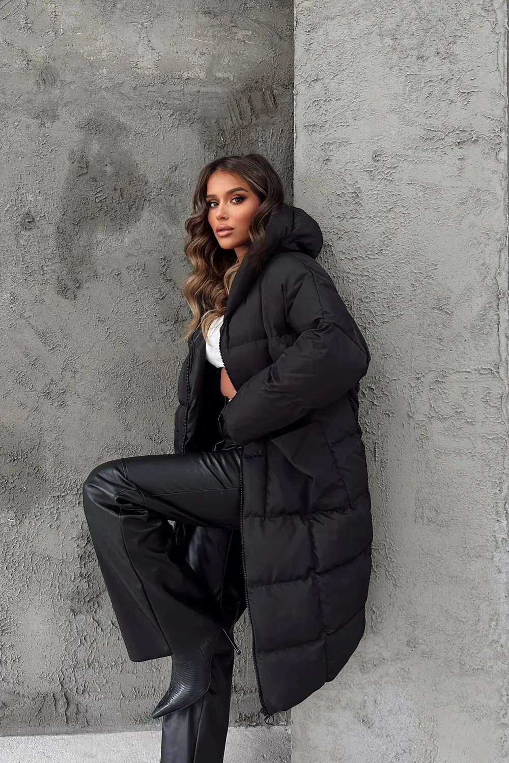 Kapüşonlu Uzun Oversize Şişme Kadın Mont - Siyah