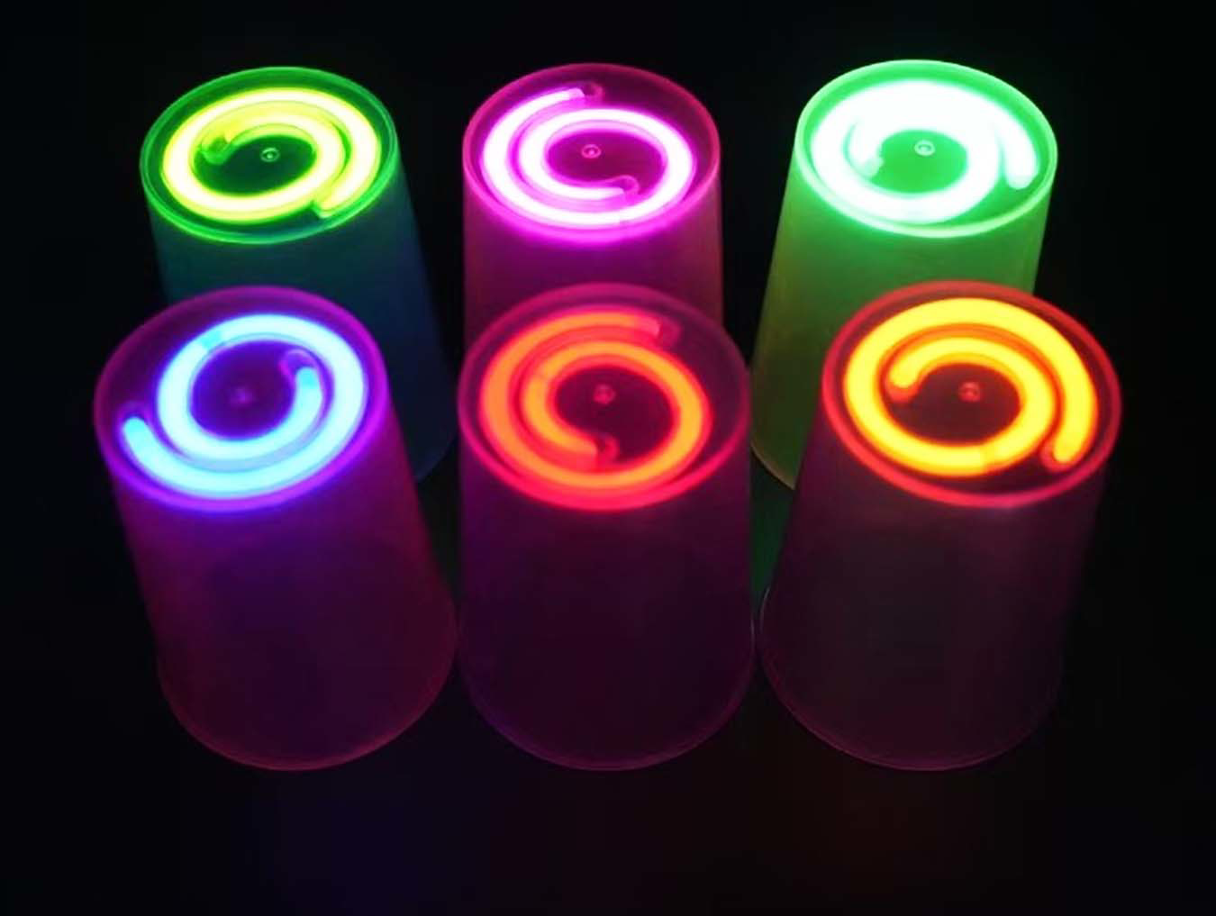 Karanlıkta Yanan Gece Işığı Mega Glow Bardaklar 8 Adet 8.5 x 10.5 Karanlıkta Yanan Gece Işığı Mega Glow Bardaklar 8 Adet 8.5 x 10.5