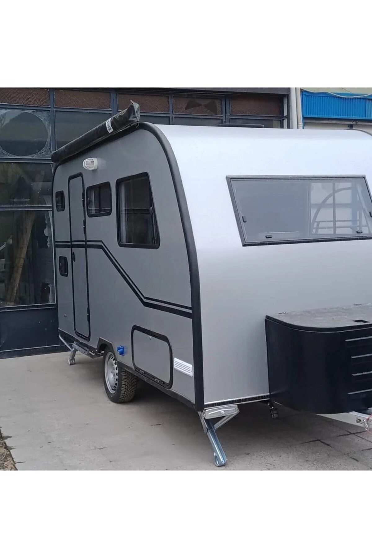 Karavan Çıkış Basamak Aç-Kapa Özellikli Karavan Çıkış Basamak Aç-Kapa Özellikli