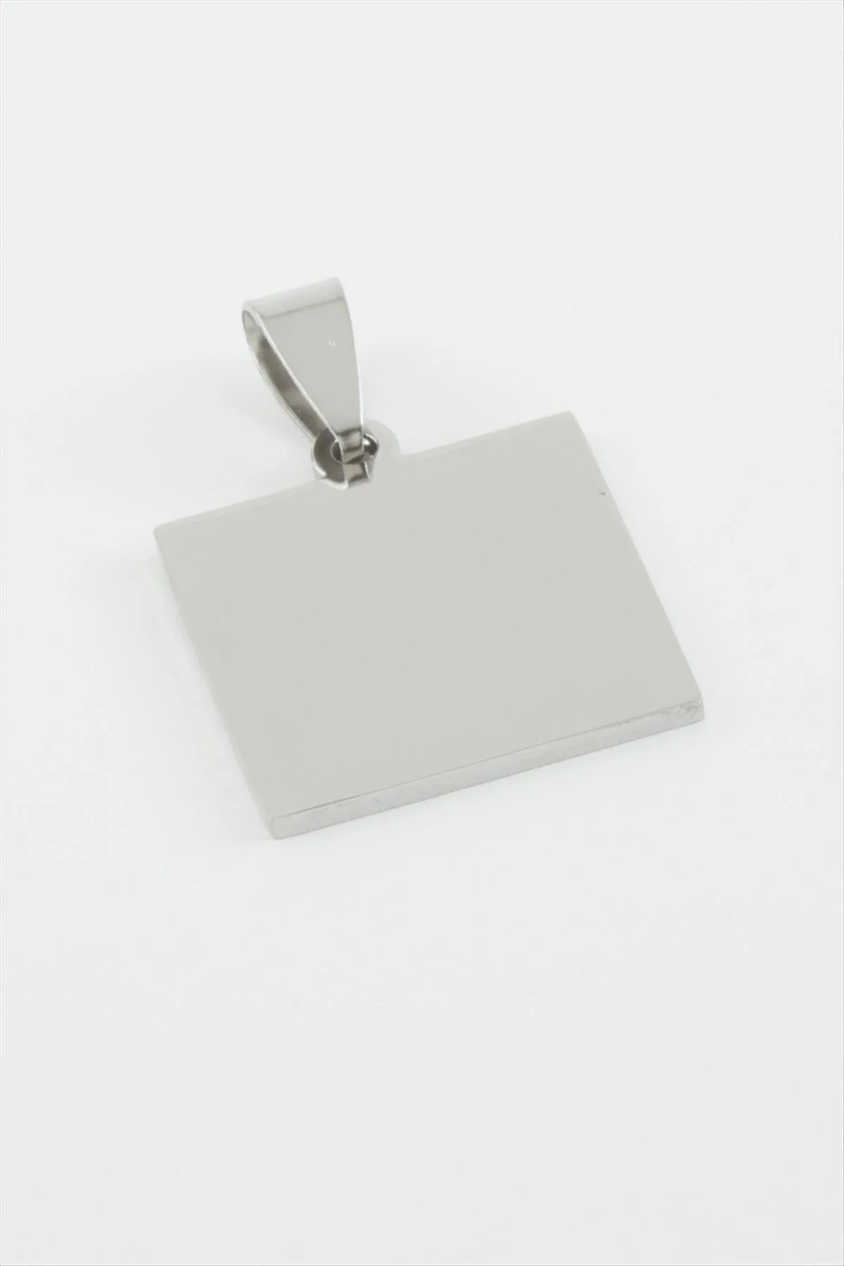 Kare İsim Yazılabilir Çelik Kolye Ucu 2*2 cm Kare İsim Yazılabilir Çelik Kolye Ucu 2*2 cm