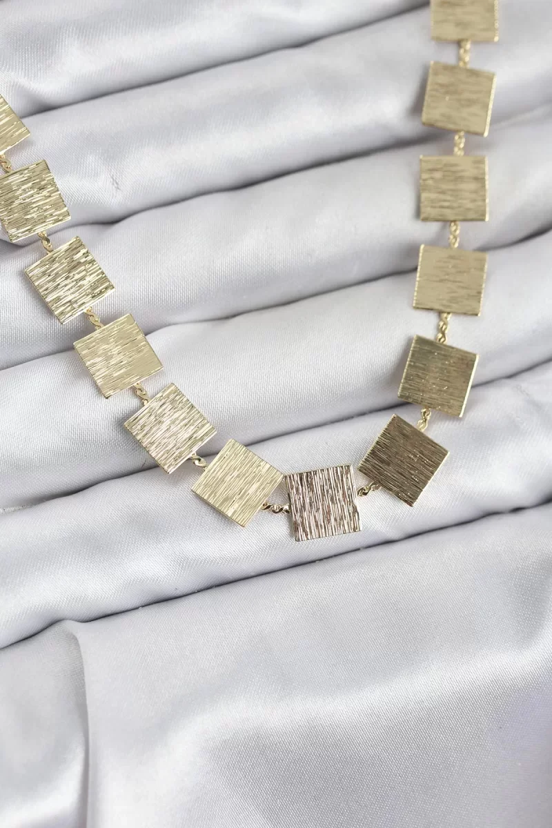 Kare Plaka Model Gold Renk Kadın Kolye - Lisinya