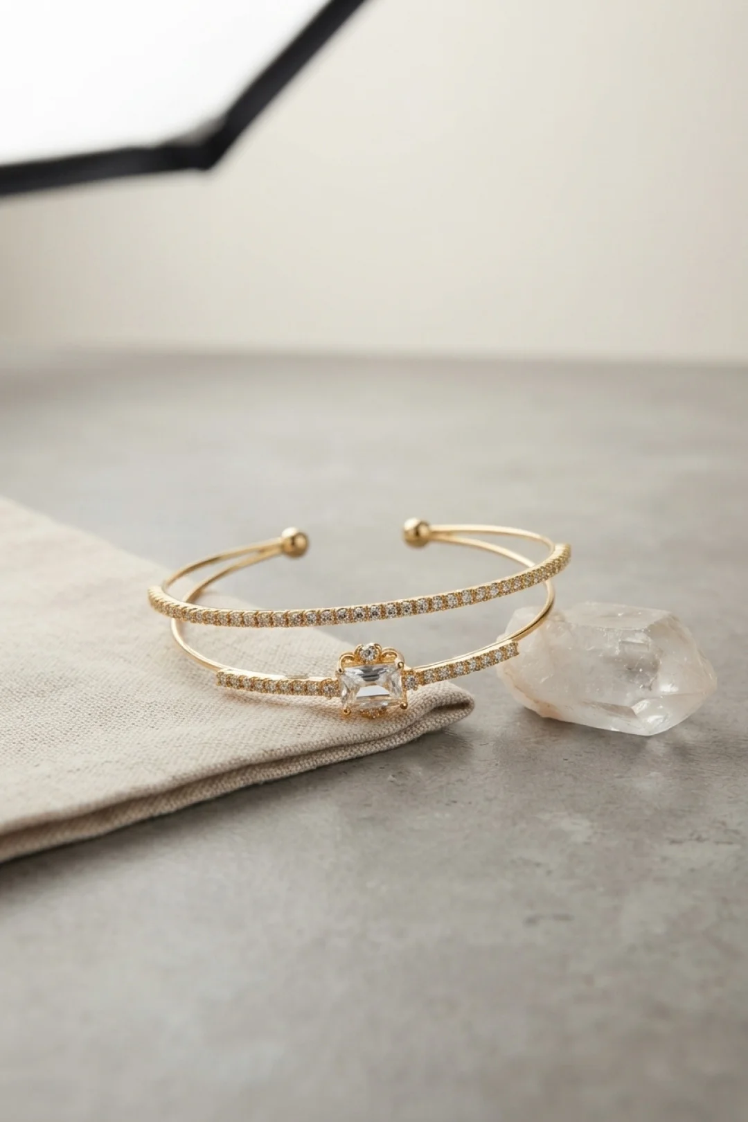 Kare Zirkon Taşlı Gold Renk Kadın Bileklik TJ-BB8882 Kare Zirkon Taşlı Gold Renk Kadın Bileklik TJ-BB8882
