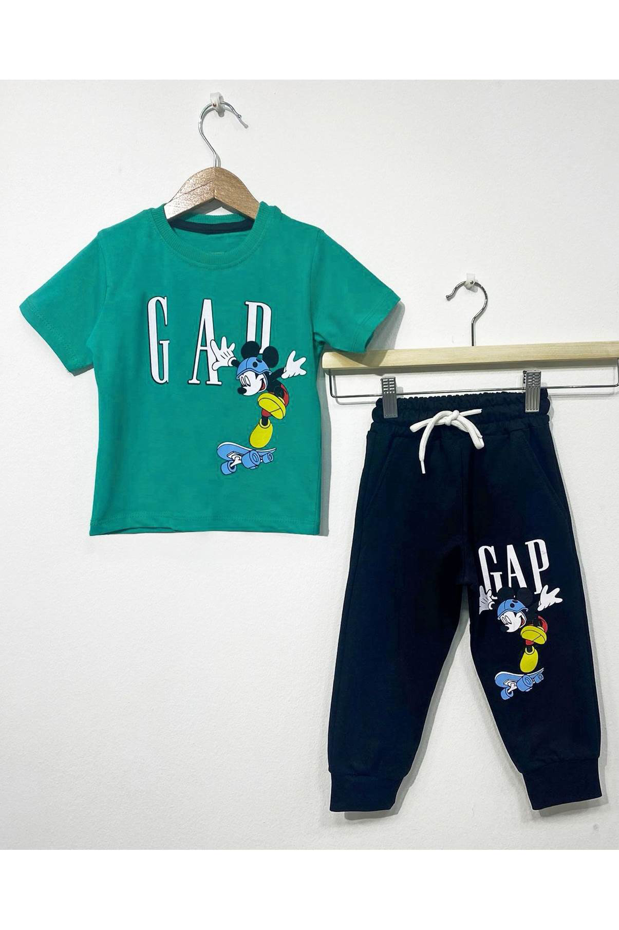 KAREKTER BASKILI MEVSİMLİK 2/8 YAŞ EŞOFMAN TAKIM