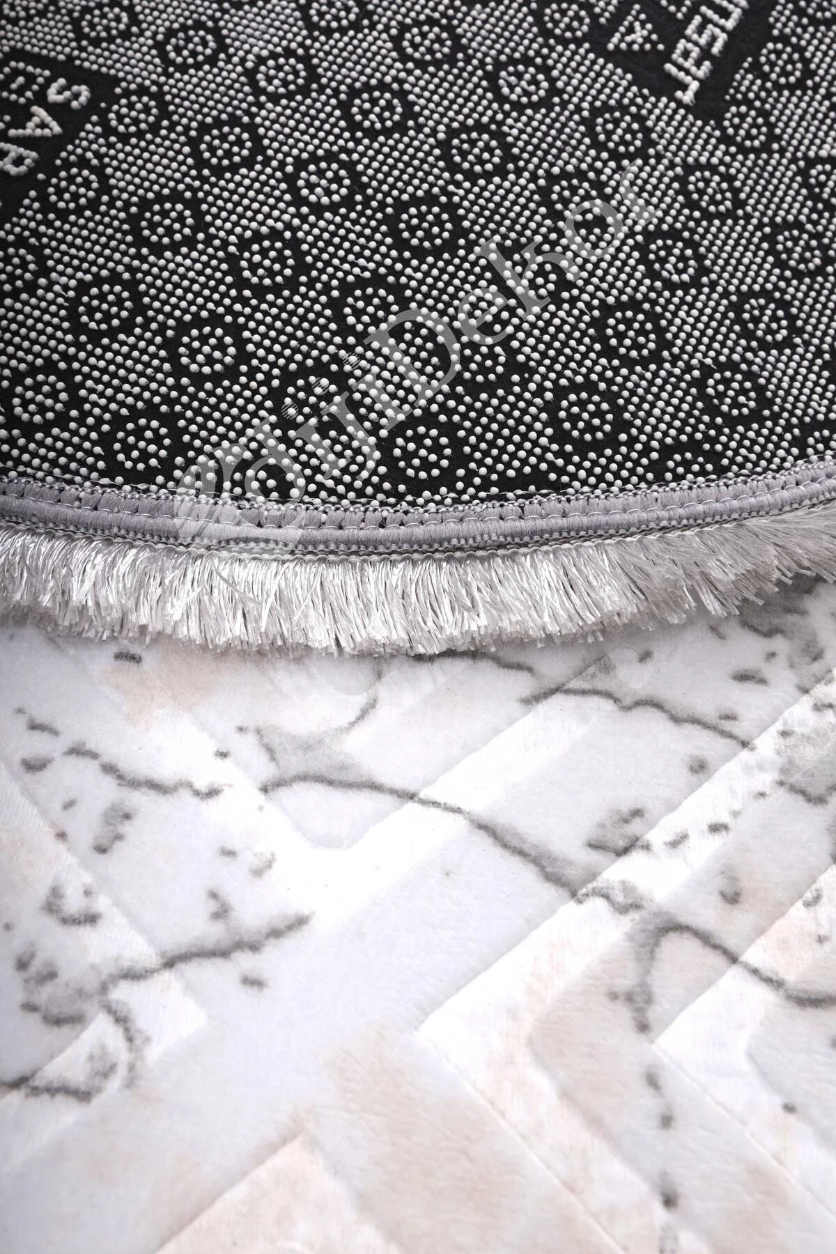 Karo Gri3 Yuvarlak Saçaklı Yıkanabilir Kaymaz Halısı Banyo Halısı 110X110 Karo Gri3 Yuvarlak Saçaklı Yıkanabilir Kaymaz Halısı Banyo Halısı 110X110