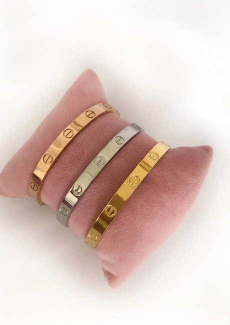 Estiko Kartier Kelepçe Bileklik Altin Rengi