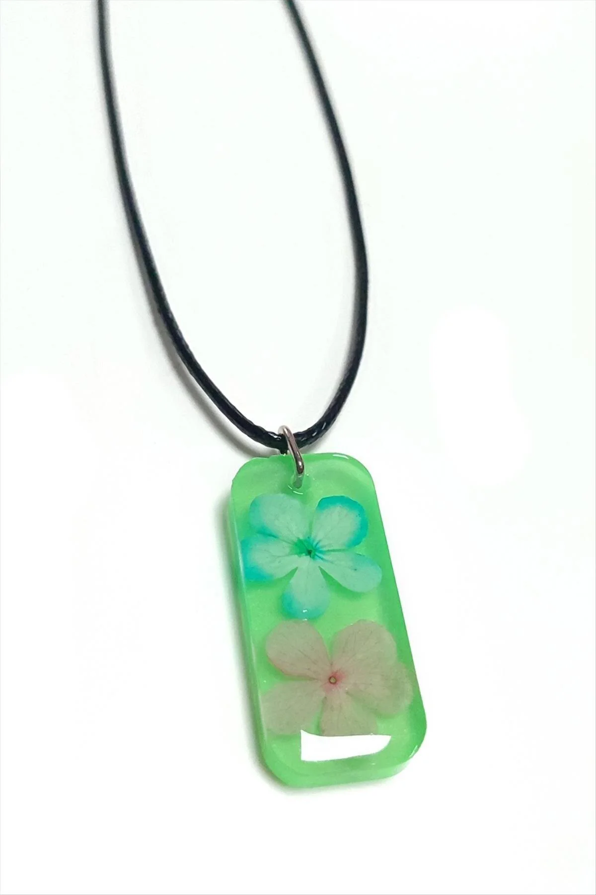 Kartopu Çiçeği Dikdörtgen Epoksi Kolye