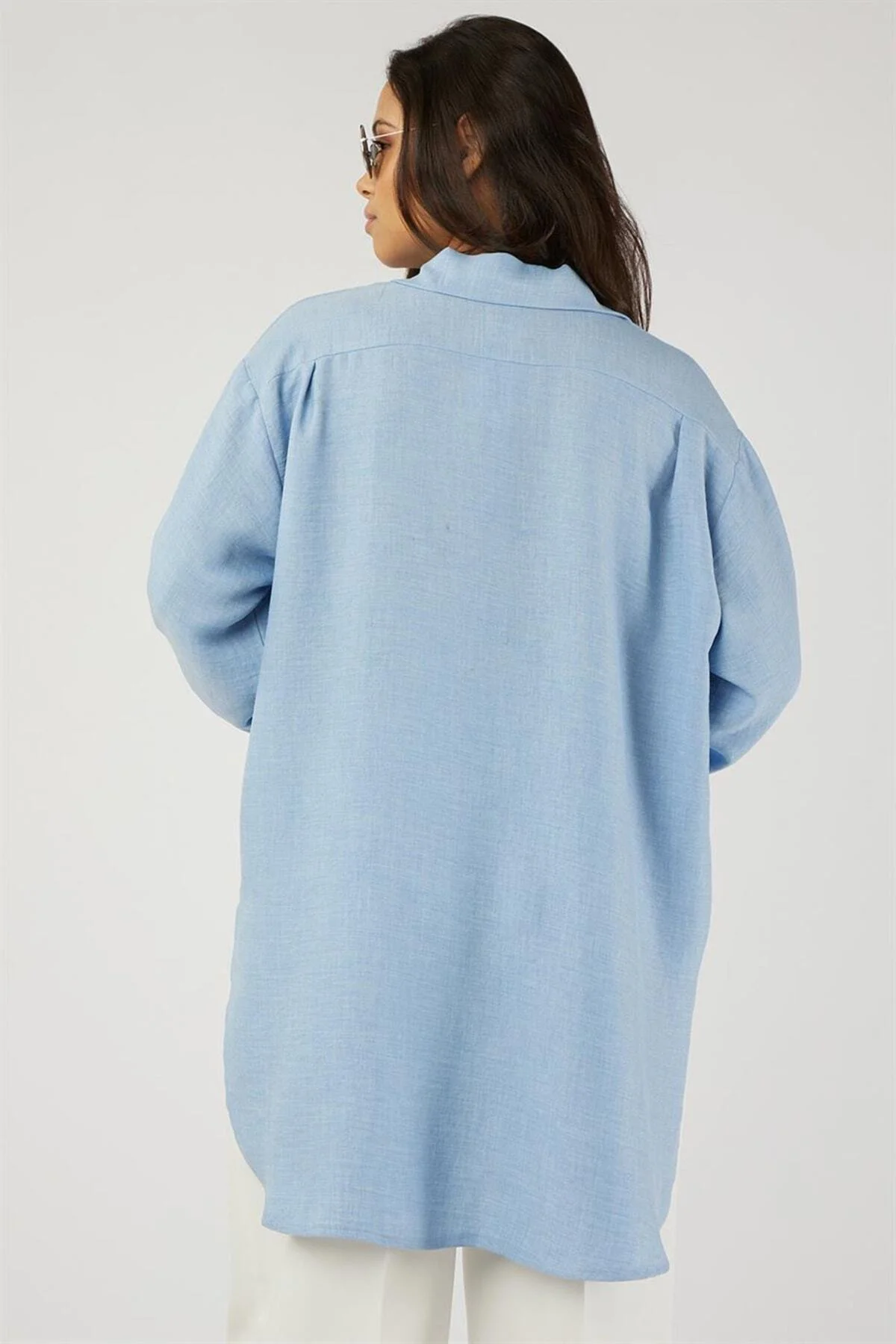 Katlamalı Uzun Kol Sedef Düğmeli Arkası Uzun Rahat Ve Bol Kalıp Ş