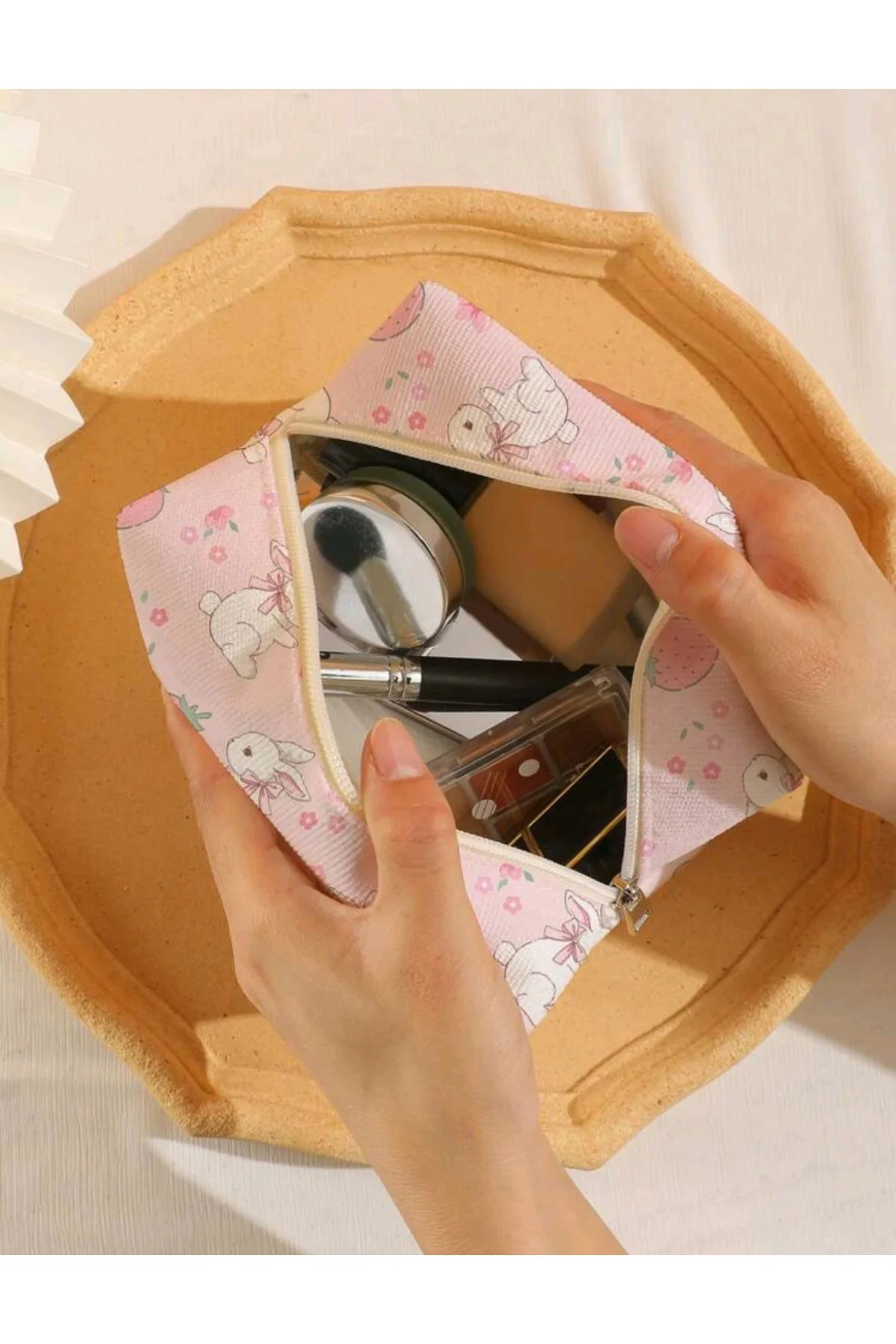 Kawaii Tavşan Ve Çilek Desenli Makyaj Organizer Çantası