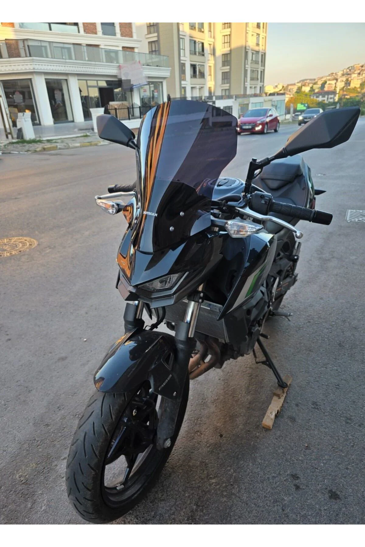 Kawasaki Z 500 Ön Cam 2023-2026 Model 41cm Siyah Renkli 4mm