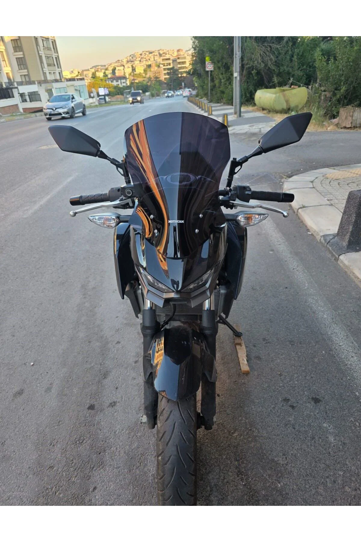 Kawasaki Z 500 Ön Cam 2023-2026 Model 41cm Siyah Renkli 4mm