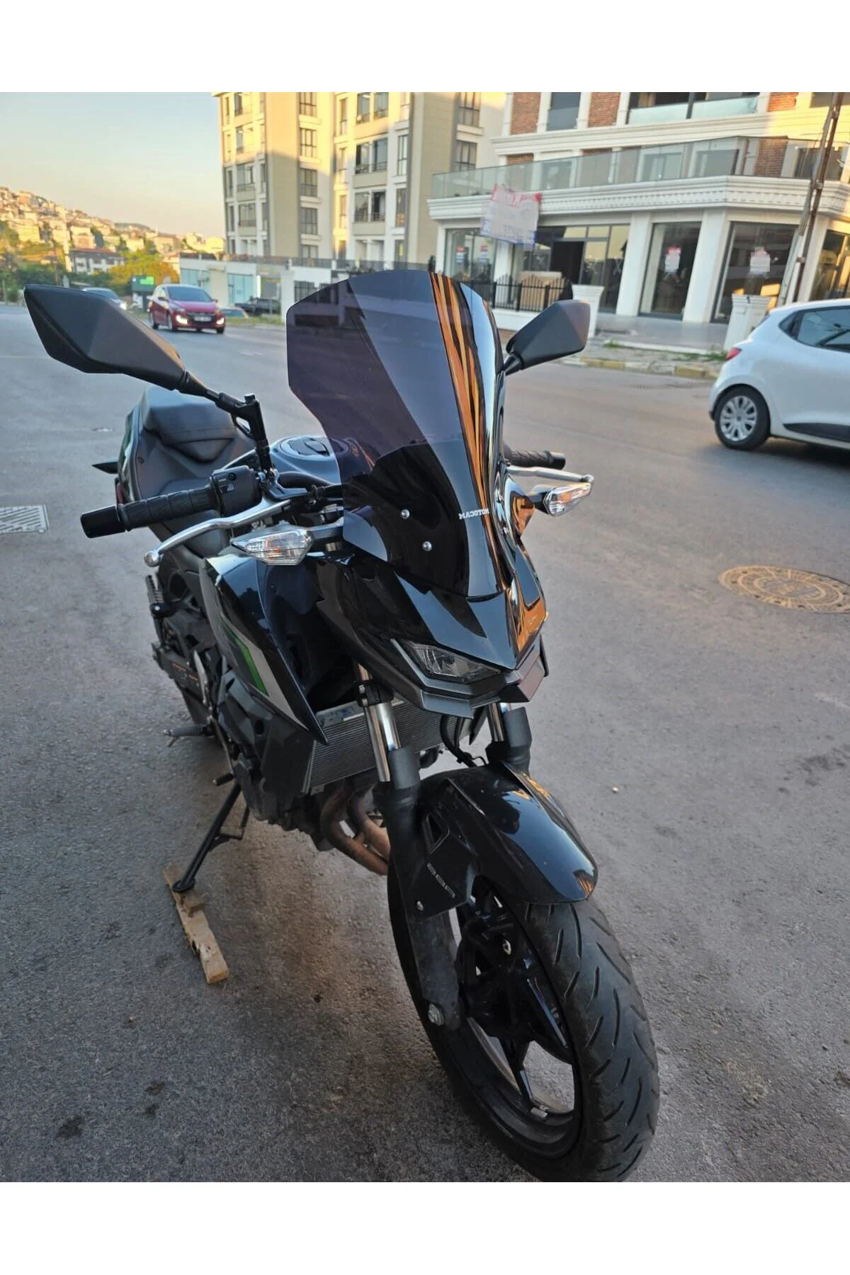 Kawasaki Z 500 Ön Cam 2023-2026 Model 41cm Siyah Renkli 4mm