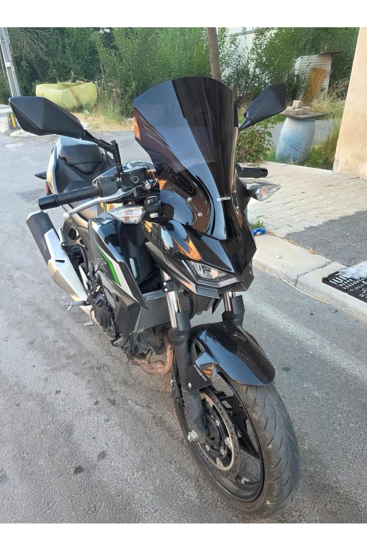 Kawasaki Z 500 Ön Cam 2023-2026 Model 41cm Siyah Renkli 4mm