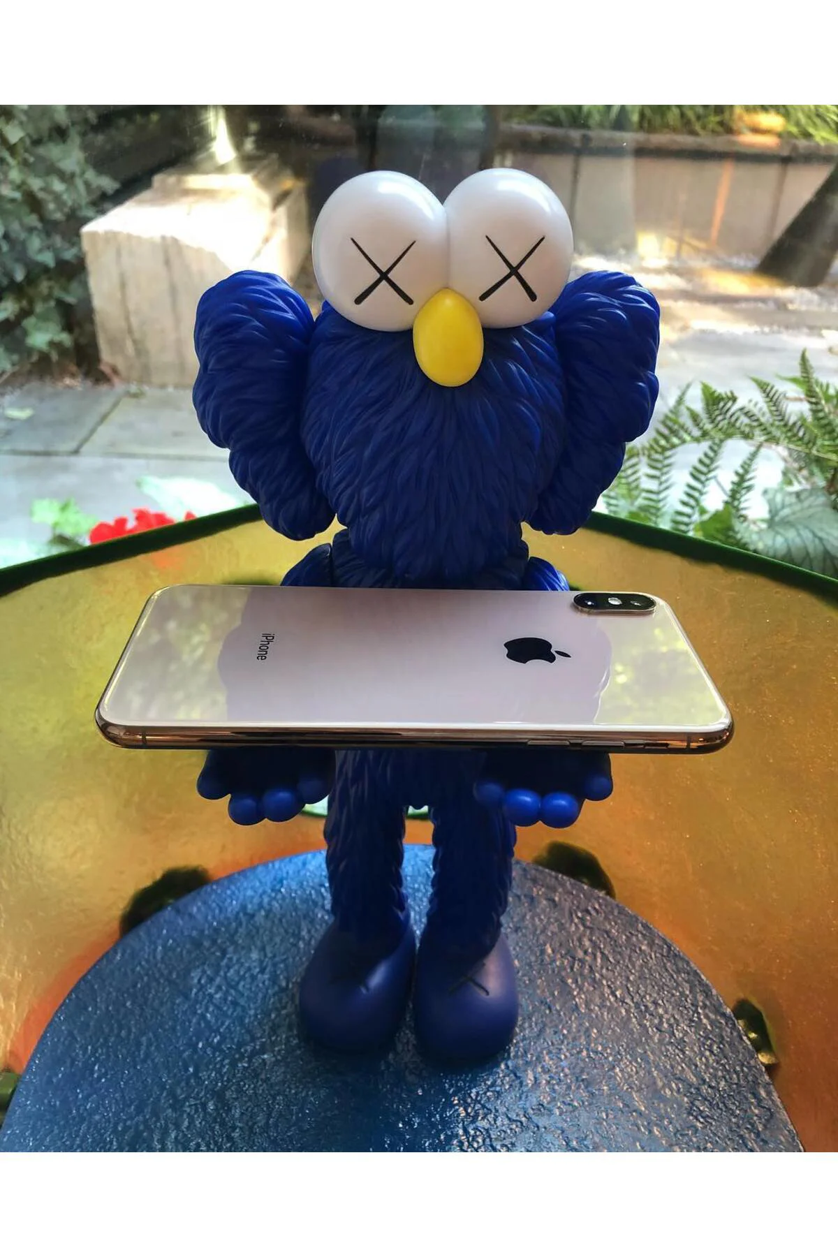 Kaws BFF Telefon Standı Kaws BFF Telefon Tutacağı Kaws Boyalı Figür Büyük Boy 20CM