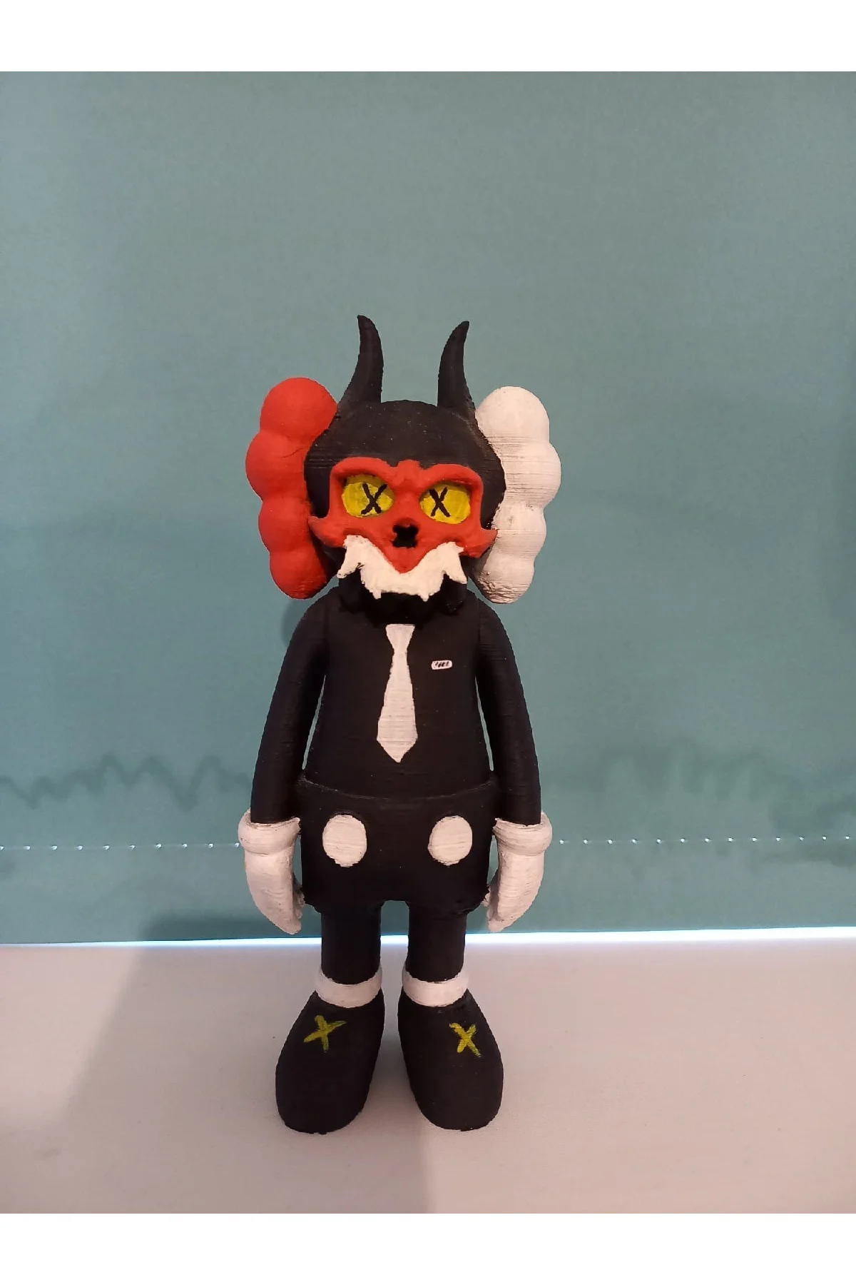 Kaws Oni Mask Figür Kaws Boyalı Figür Kaws Samuray Maskeli Figür 