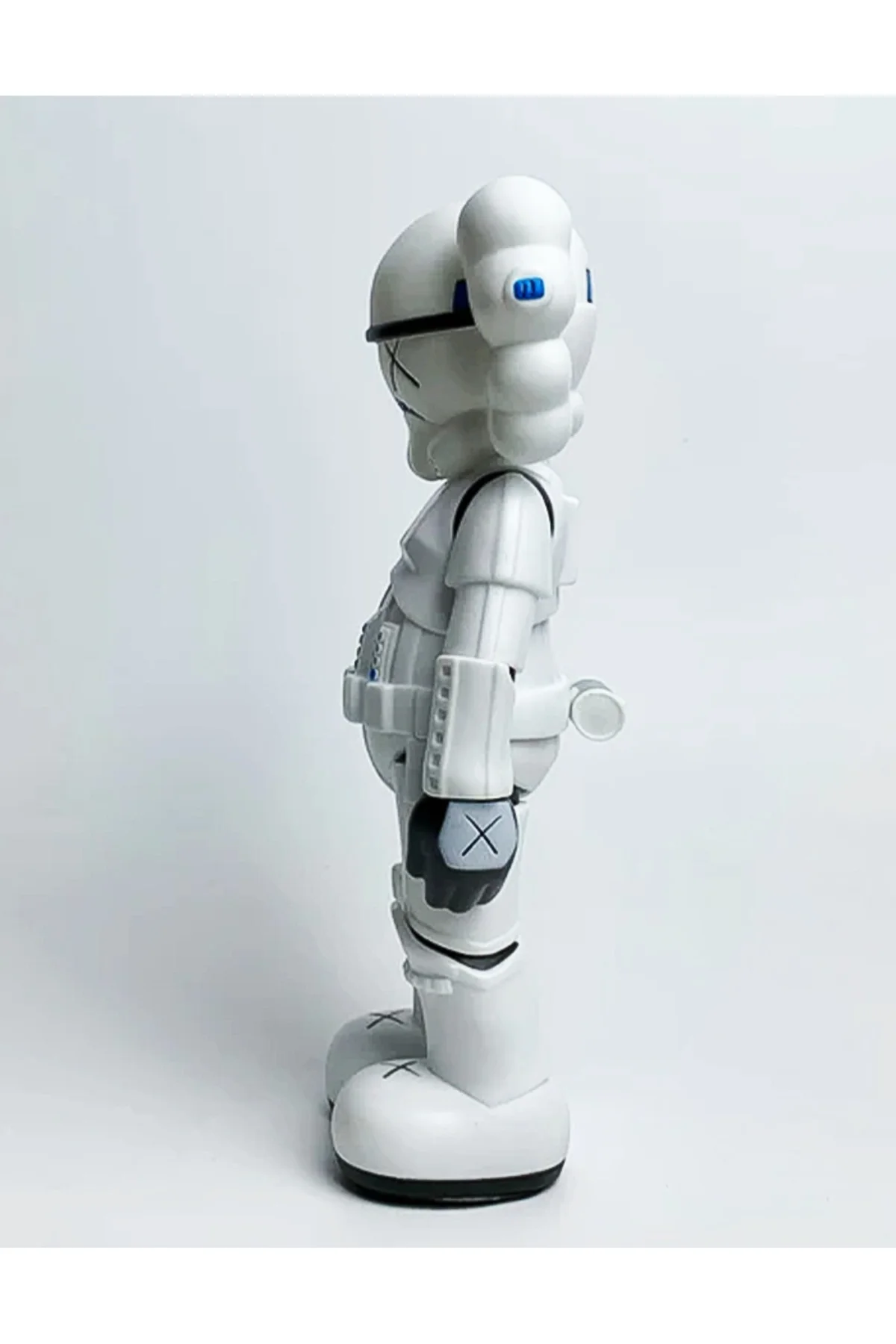 Kaws Stormtrooper Figür Kaws Boyalı Figür Kaws Starwars Figür Büyük Boy 20CM