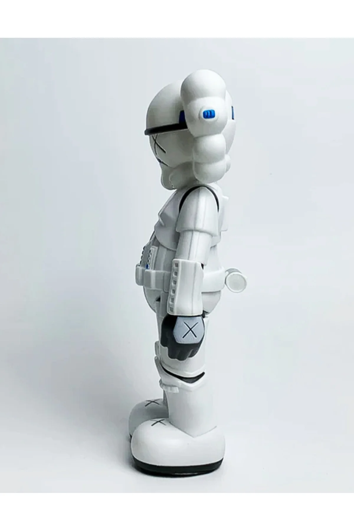 Kaws Stormtrooper Figür Kaws Boyalı Figür Kaws Starwars Figür Büyük Boy 20CM