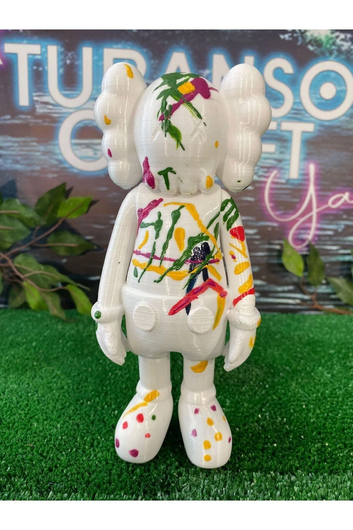 Kaws Thinking Boyalı Figür 23 CM BOY