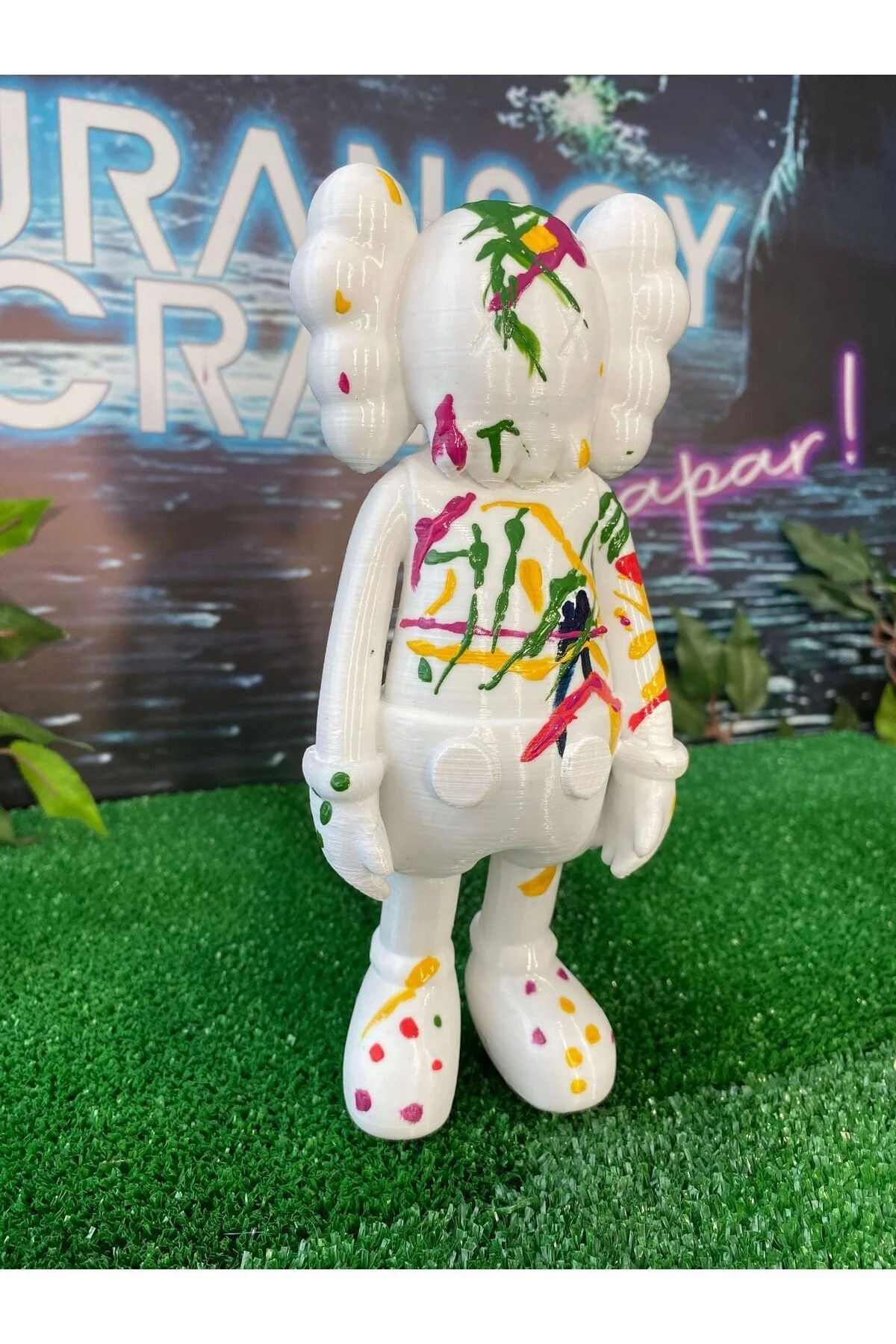 Kaws Thinking Boyalı Figür 23 CM BOY